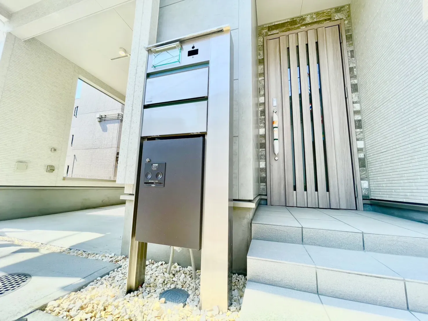 1号棟:玄関・機能門柱