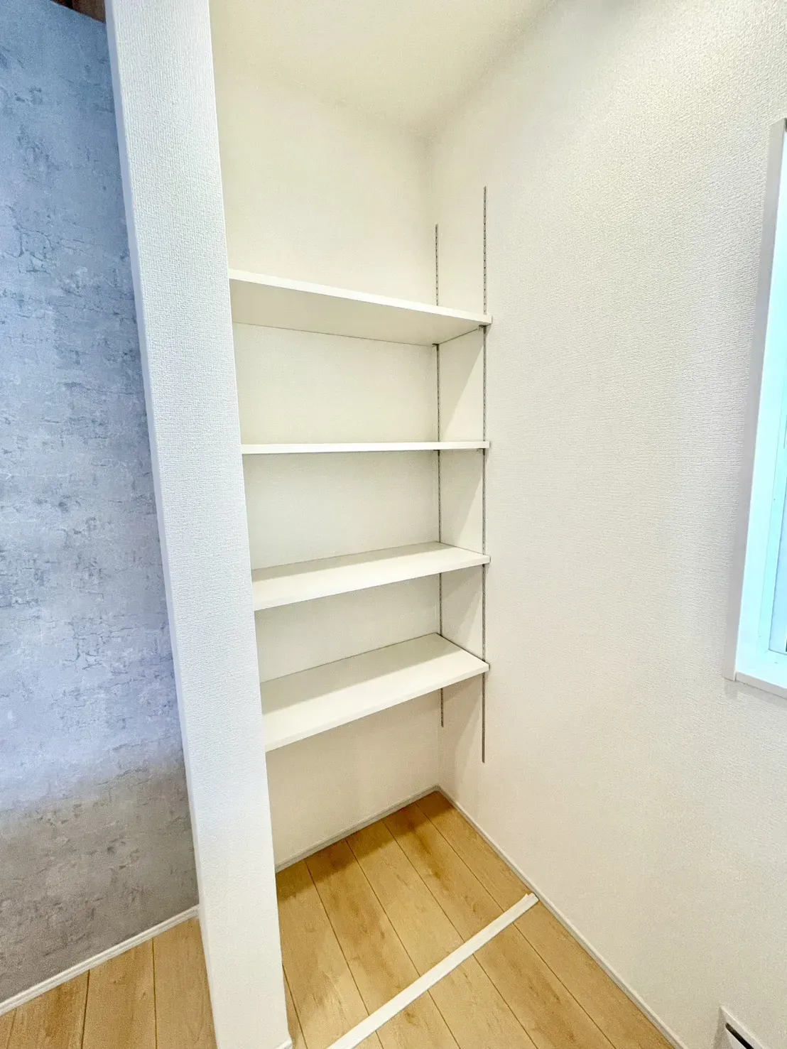 2号棟:キッチン【パントリー可動棚】