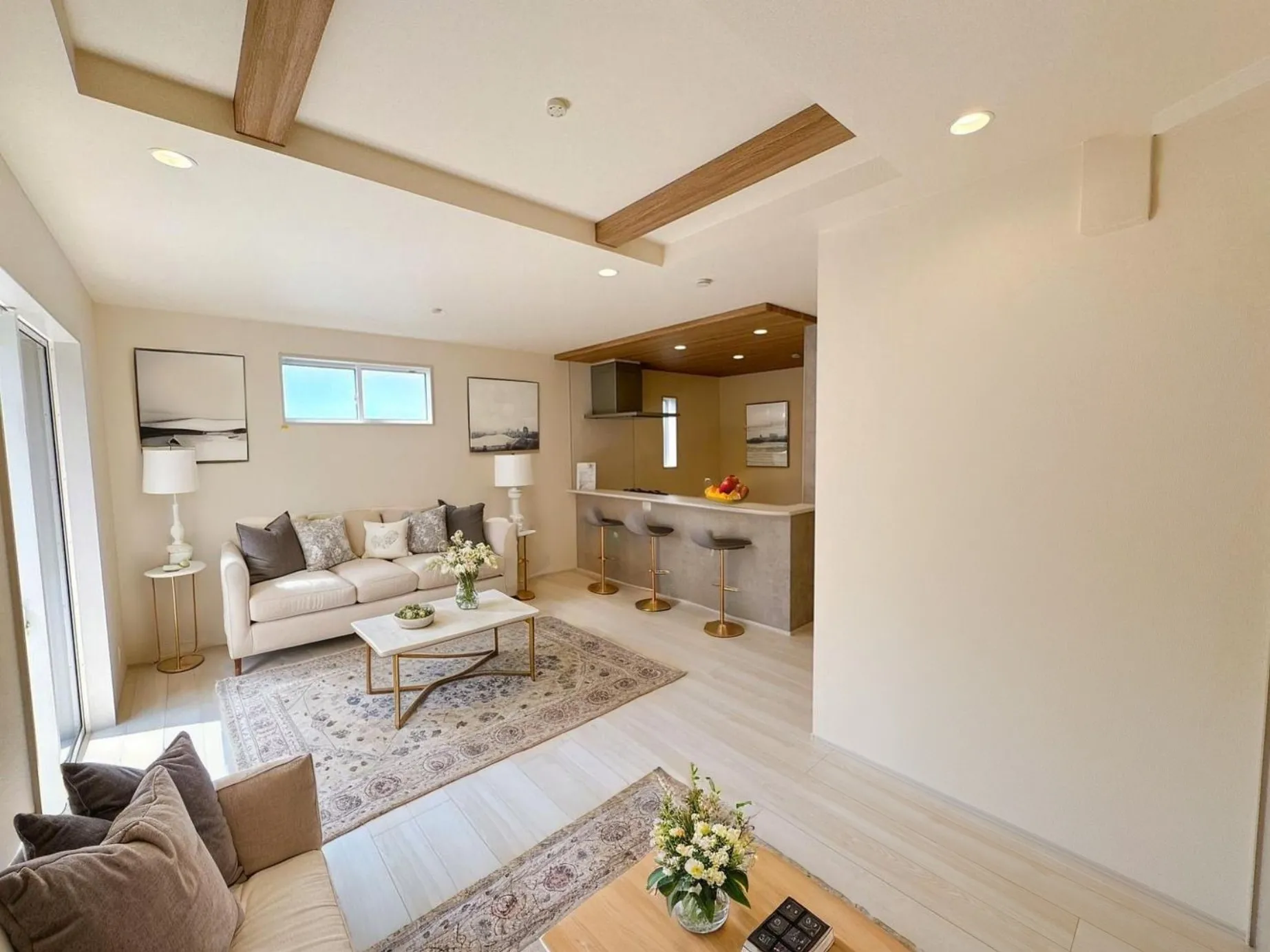 【リビング】ゆったりリビング!シャッター、折上天井と設備も充実です♪