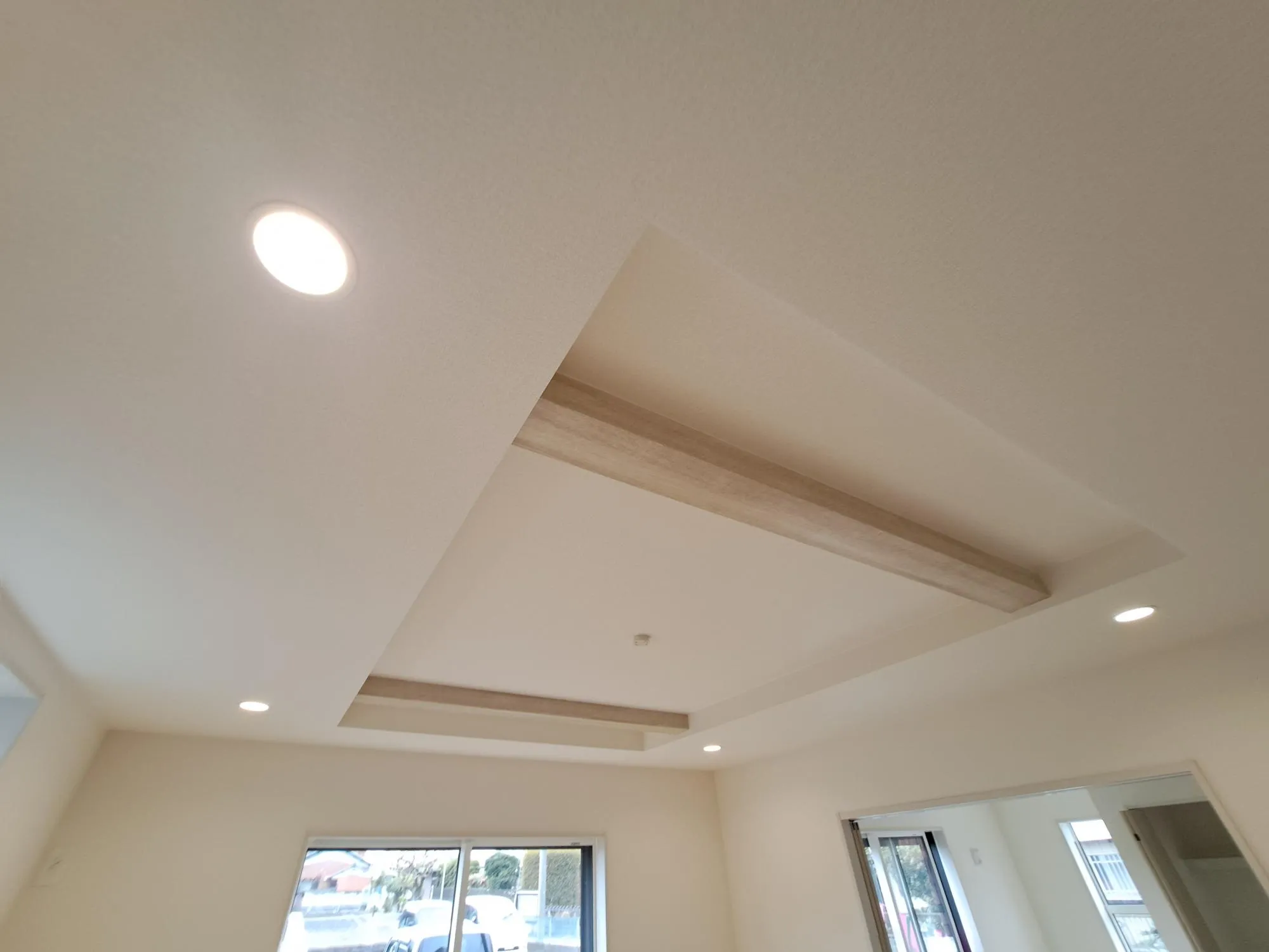 デザイン性のある折上天井が、空間にアクセントを与えてくれます!			
