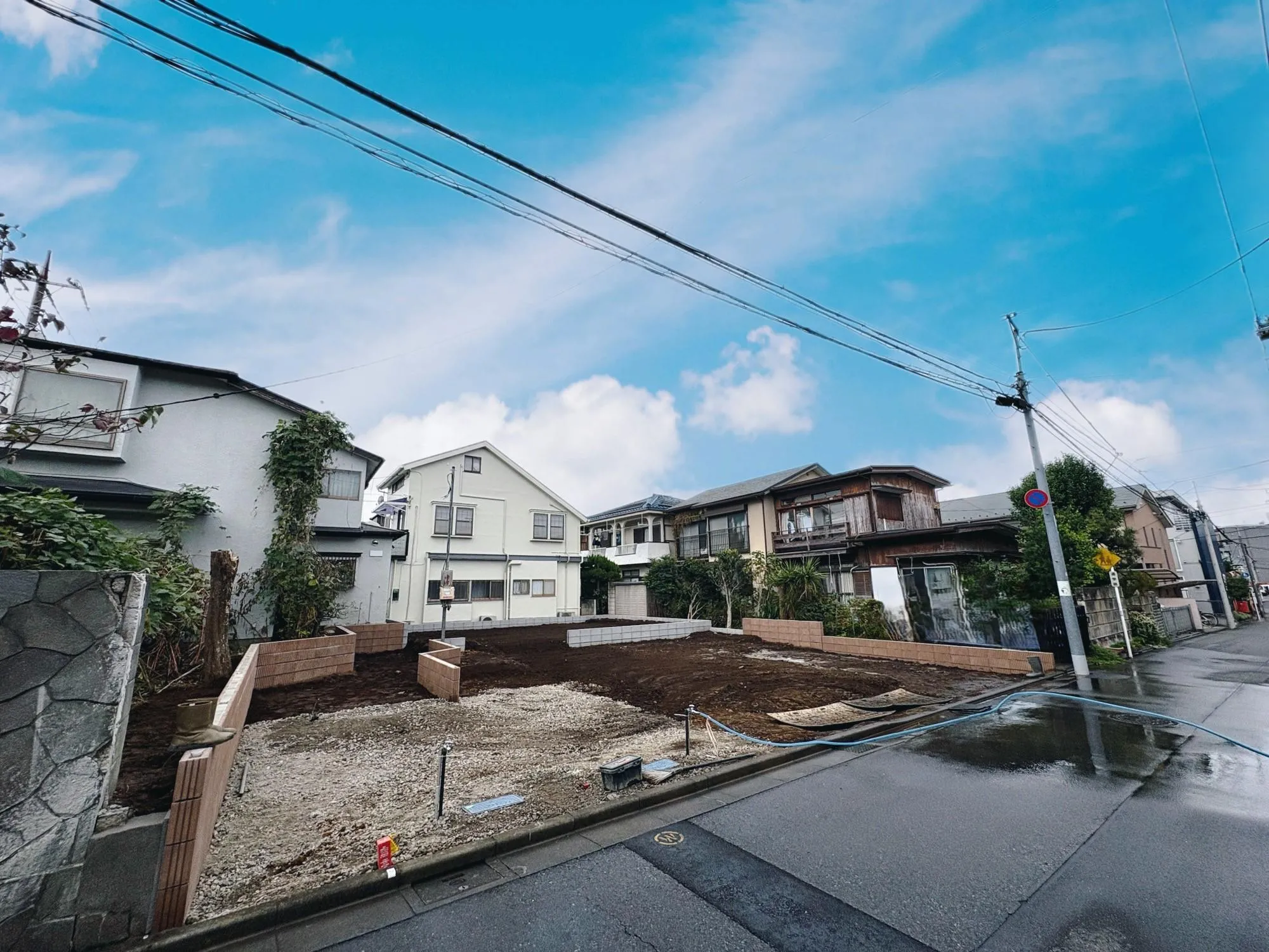 現地前面道路(2025.11撮影)