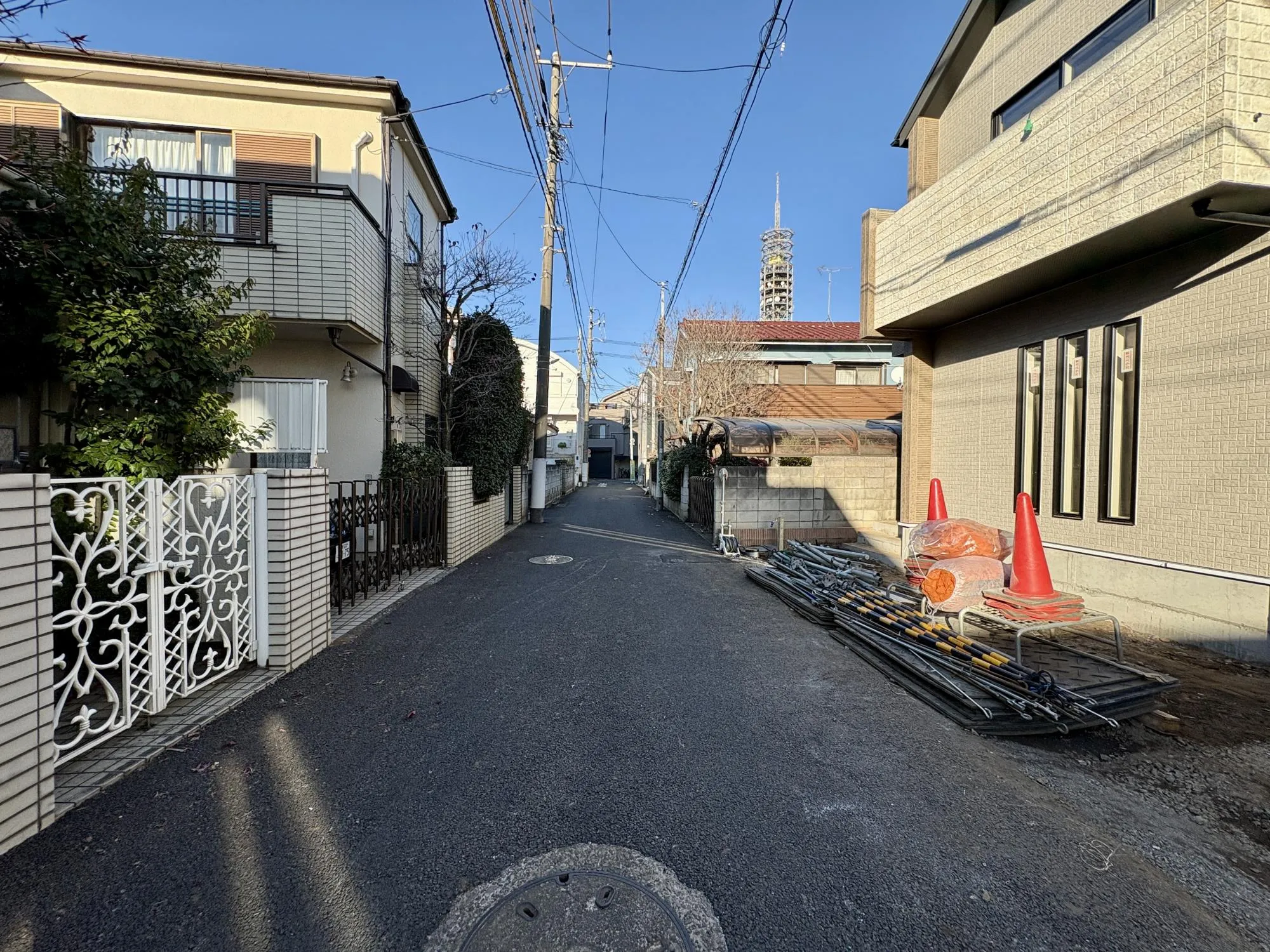 【前面道路含む現地写真】