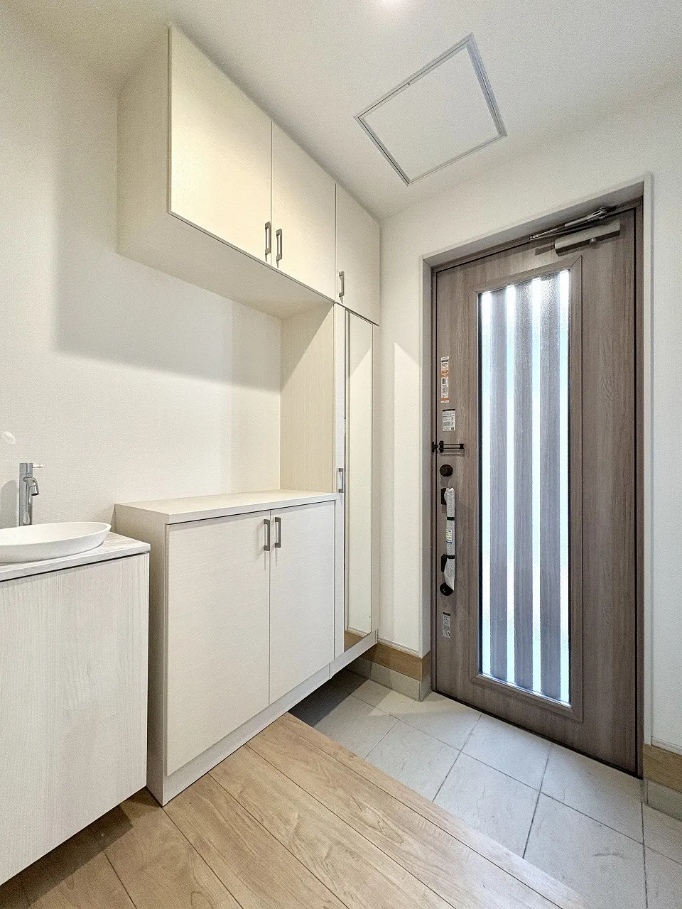 【2号棟/玄関】