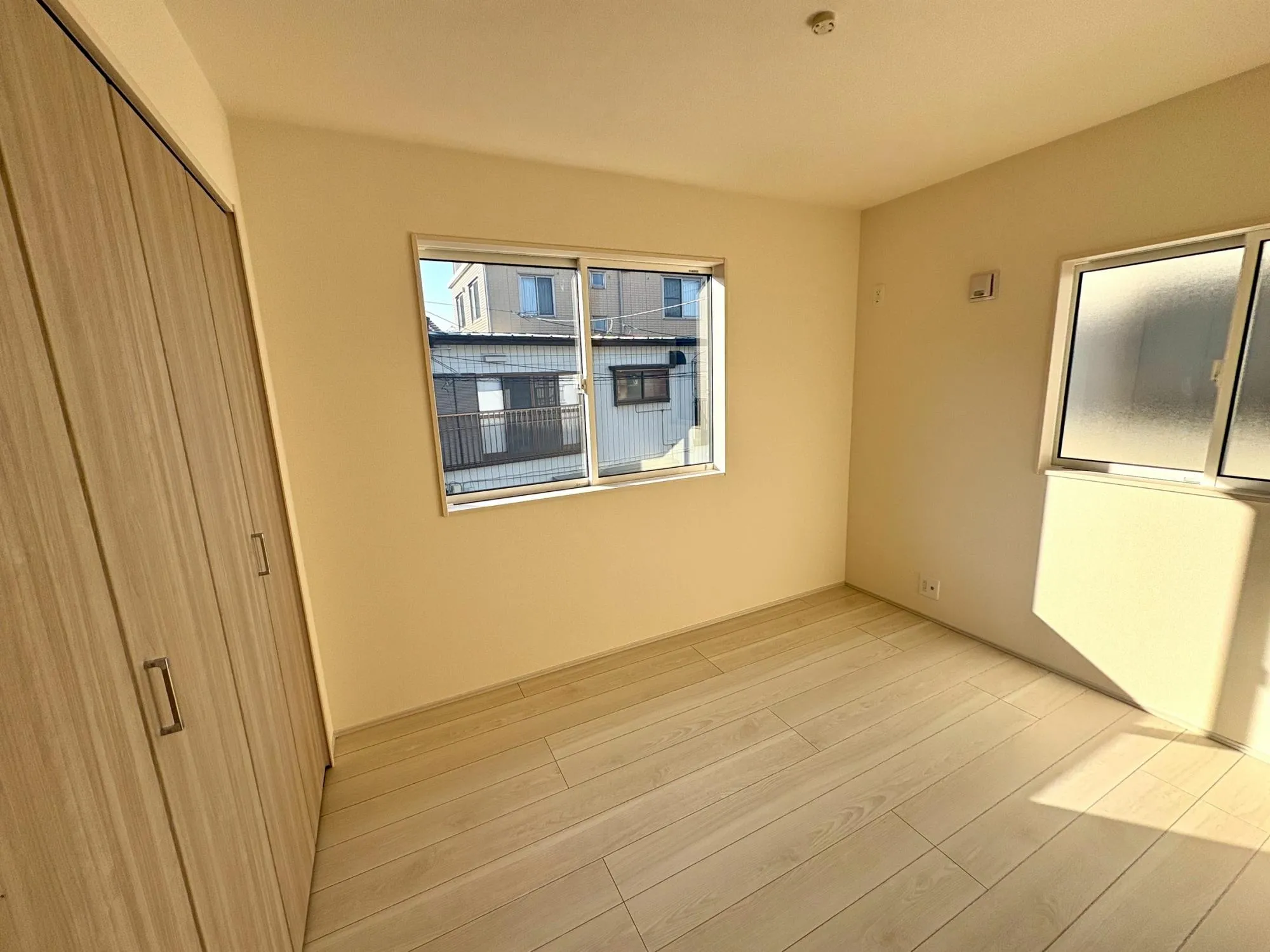 明るい陽射しが射し込む心地良い空間です♪