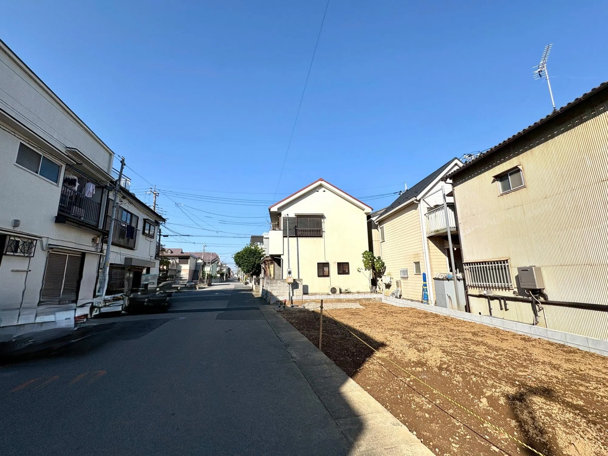 現地前面道路(2025年11月撮影)