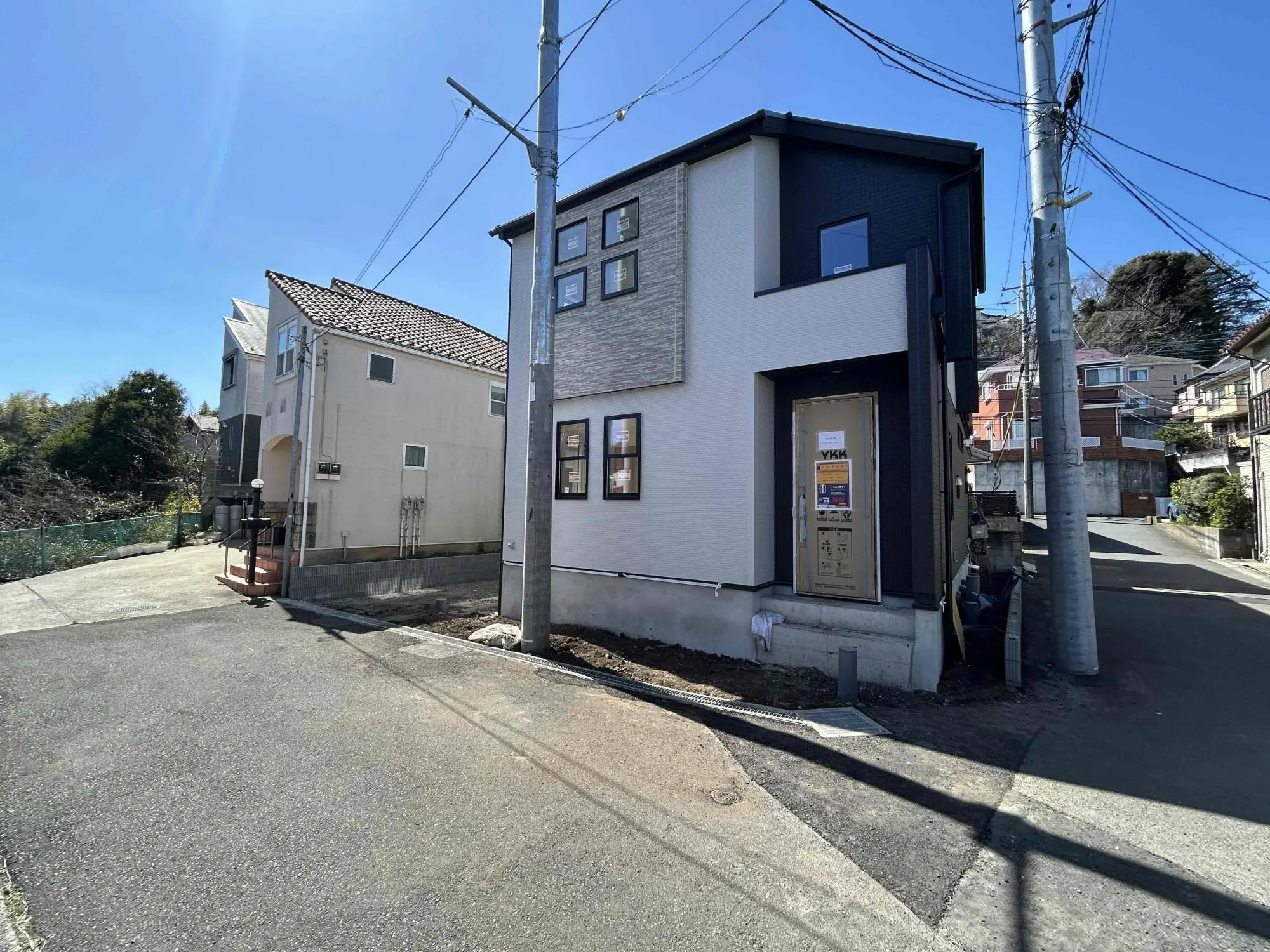 販売現地(2026年3月撮影)
相鉄線「鶴ヶ峰駅」徒歩19分!
現地内覧可能となっておりますのでお気軽にお問い合わせください