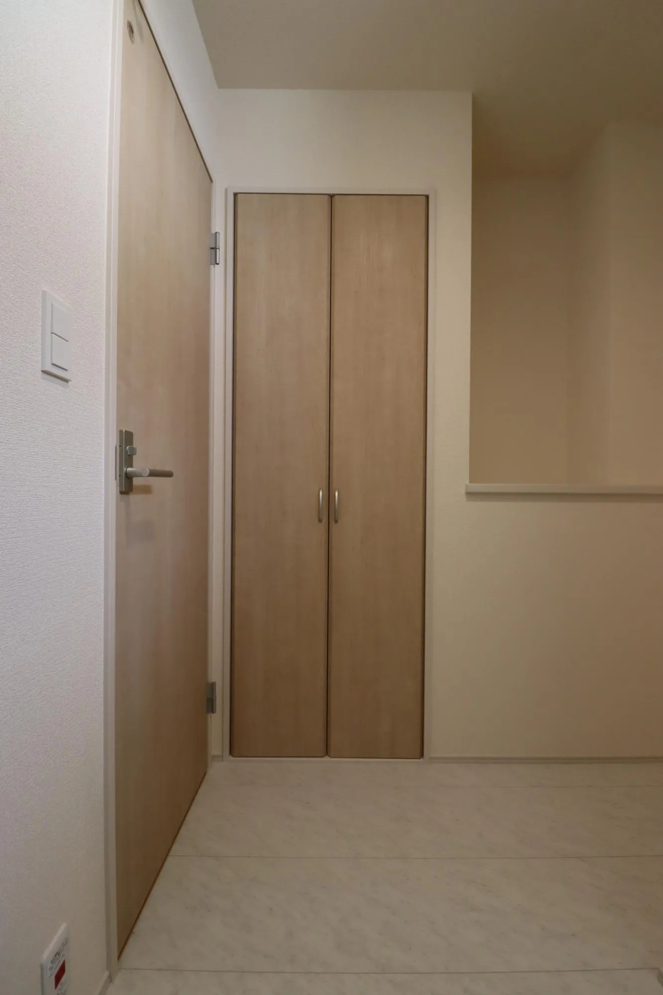 1号棟　収納
洗面近くに設けた、タオルや着替えの収納に便利な大容量スペース♪