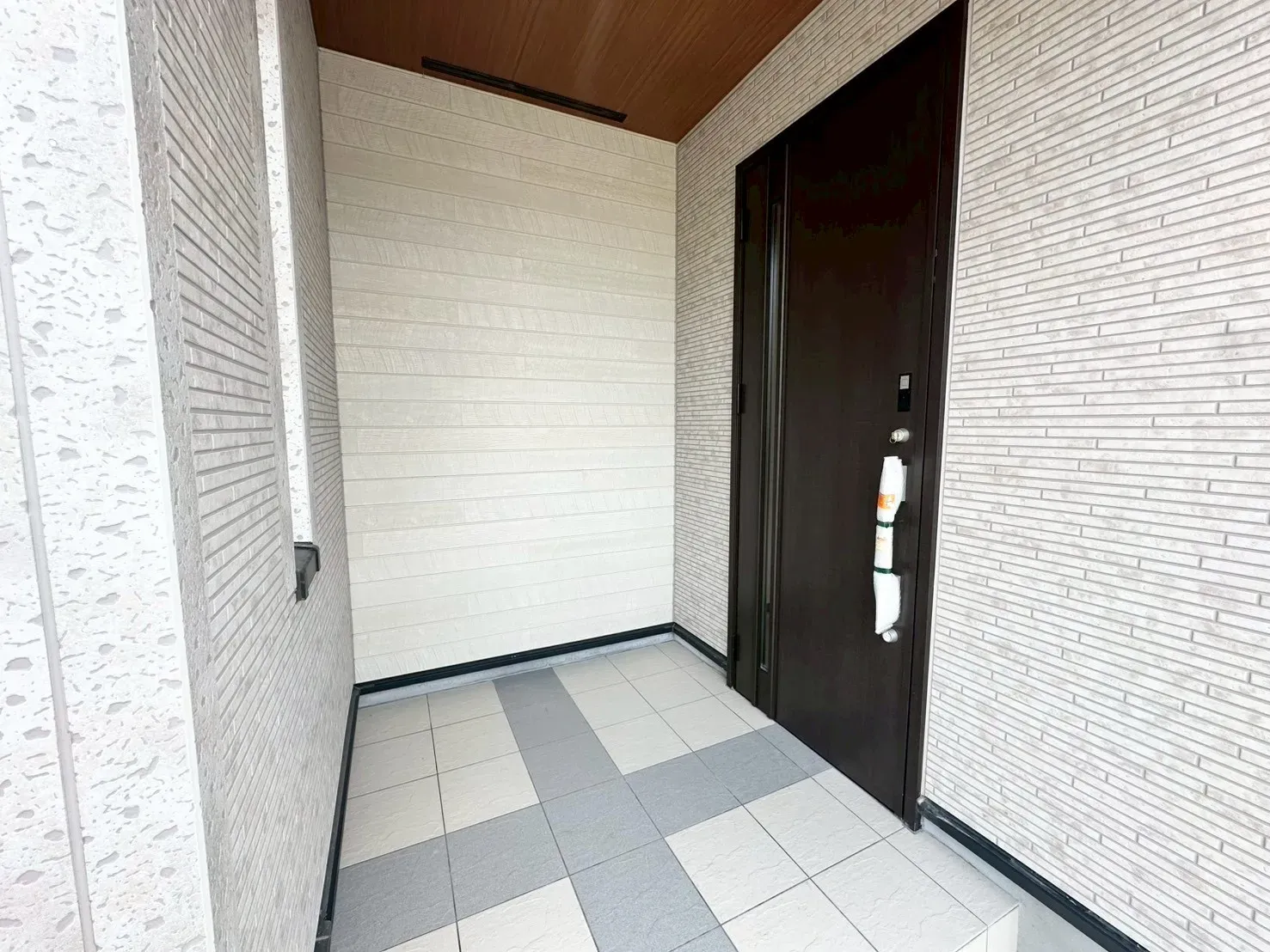 1号棟:玄関ポーチ