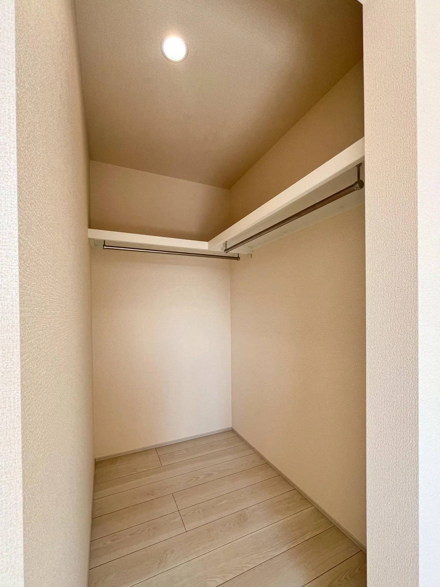 洋室7.0帖ウォークインクローゼット(2026年3月下旬撮影)