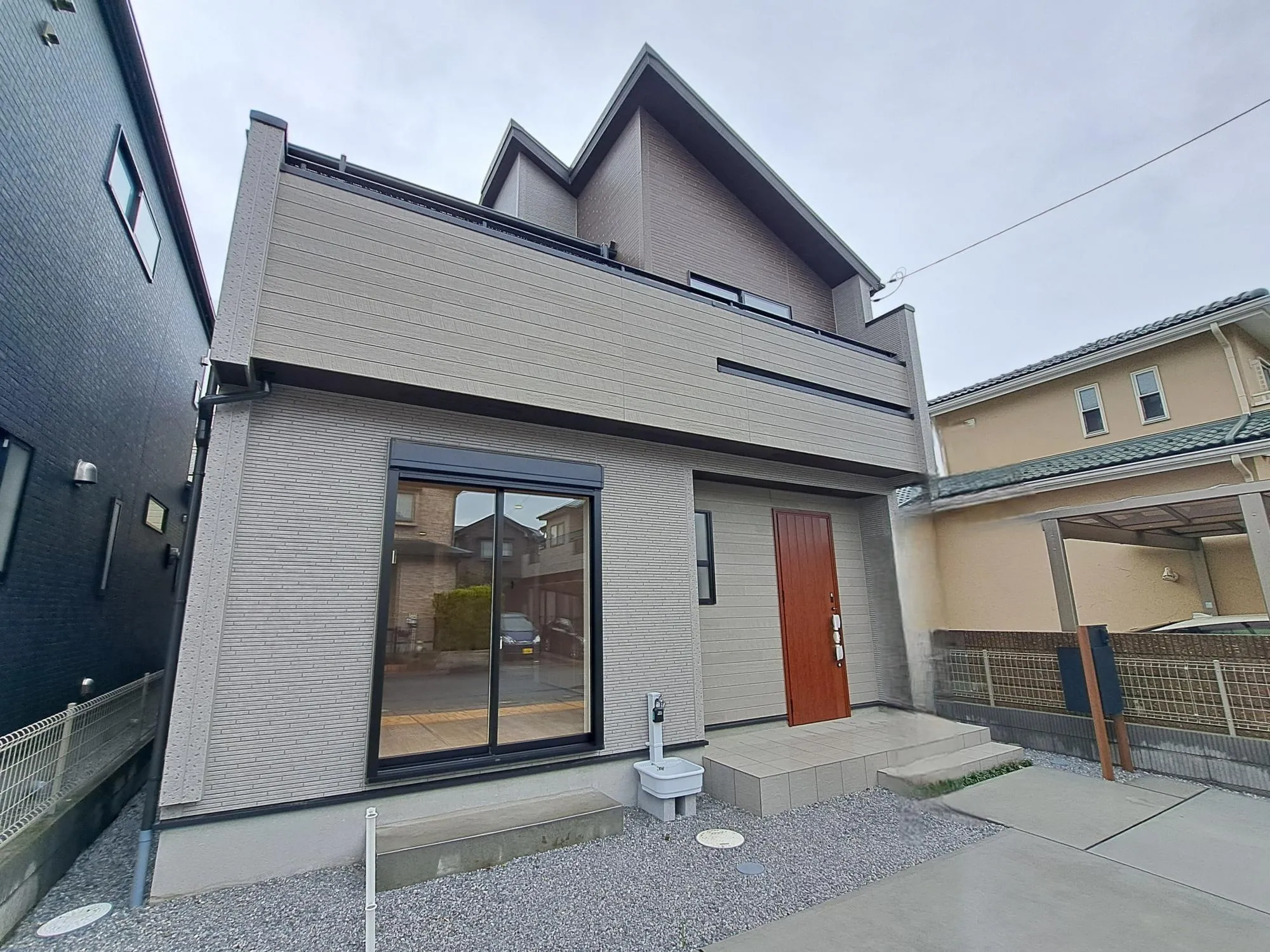 大谷小学校 徒歩7分、大谷中学校 徒歩7分、ウエルシア 徒歩4分、セブンイレブン 徒歩6分。新生活には心強い立地♪