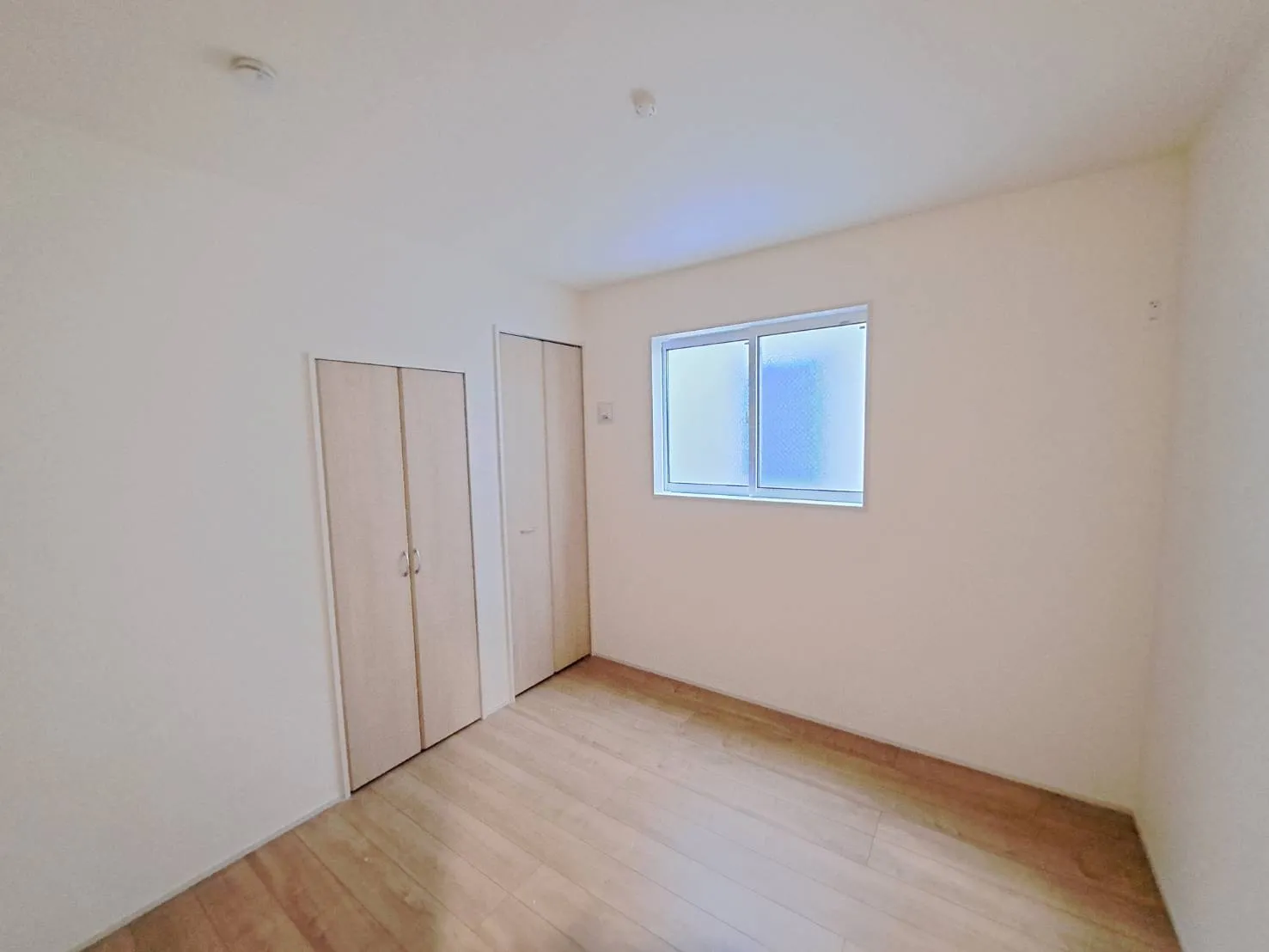 収納がたっぷりあり、お部屋の中をすっきりとします☆