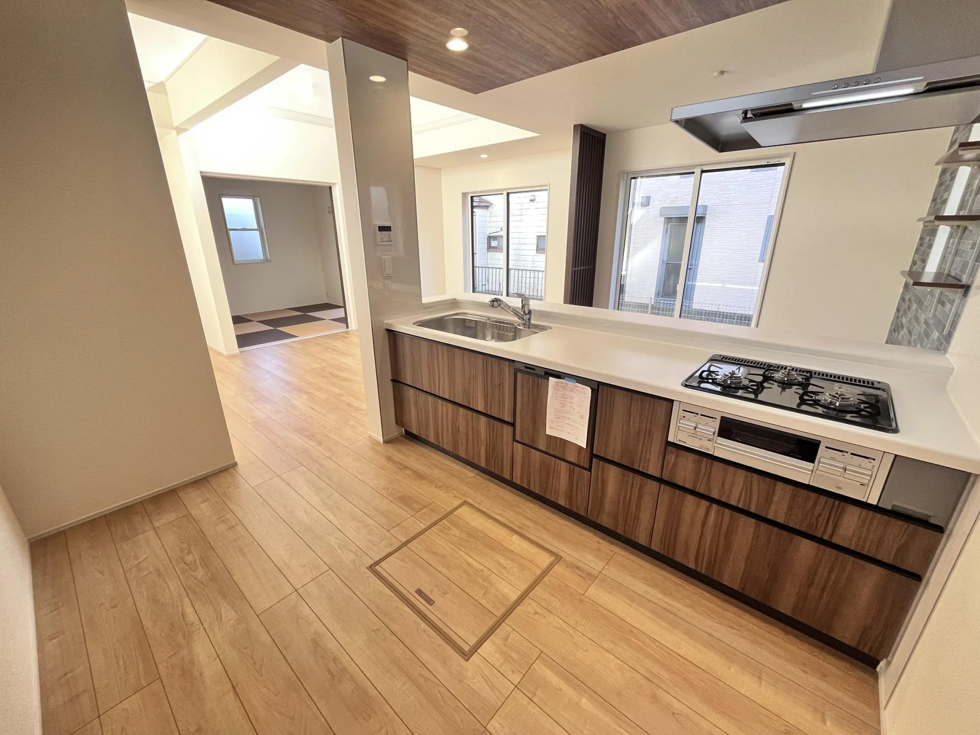 スタイリッシュでエレガントなペニンシュラキッチン