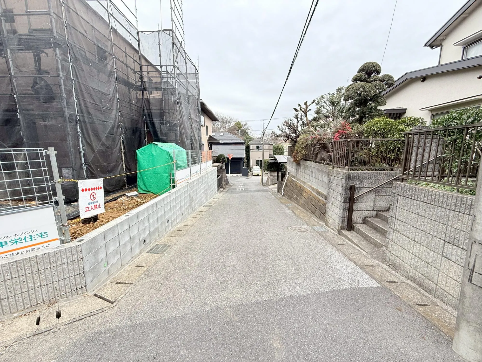 【2025.12.27　販売現地・前面道路】