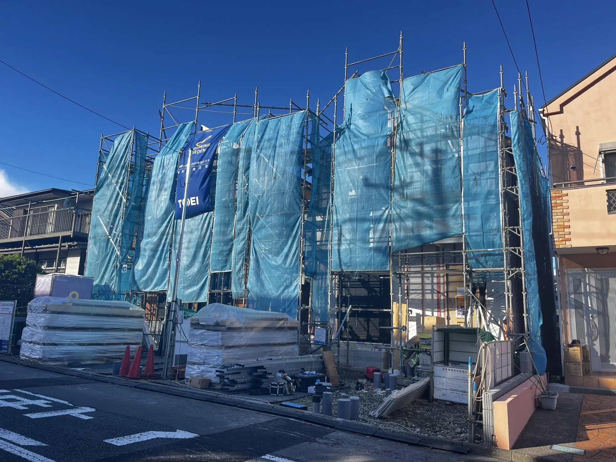 ご夫婦それぞれのお車も安心♪
カースペース3台分を確保しているので、来客時や将来のライフスタイル変化にも対応できます。