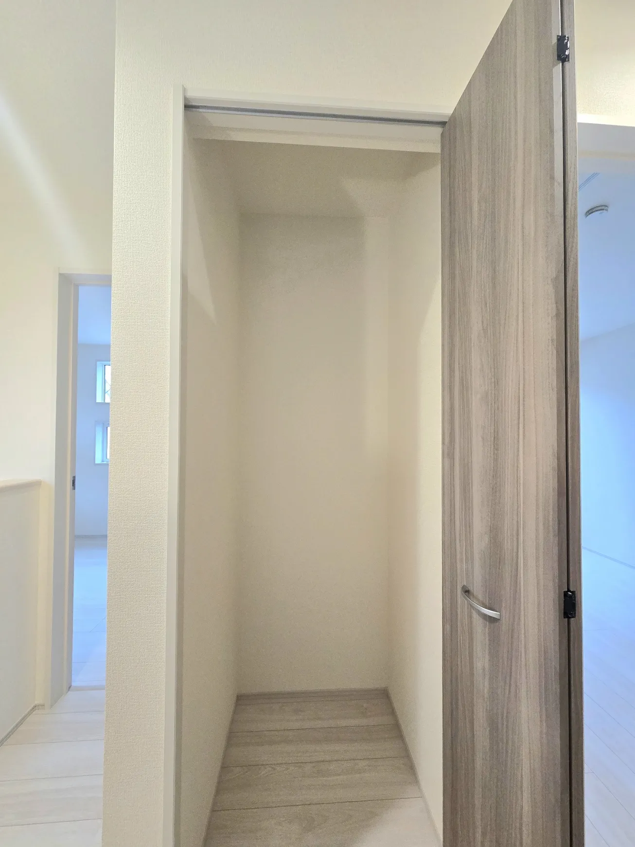 2階廊下収納　R7.12.21