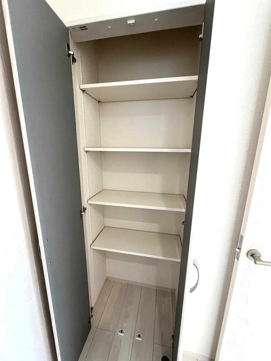 ☆2号棟　2階廊下収納☆