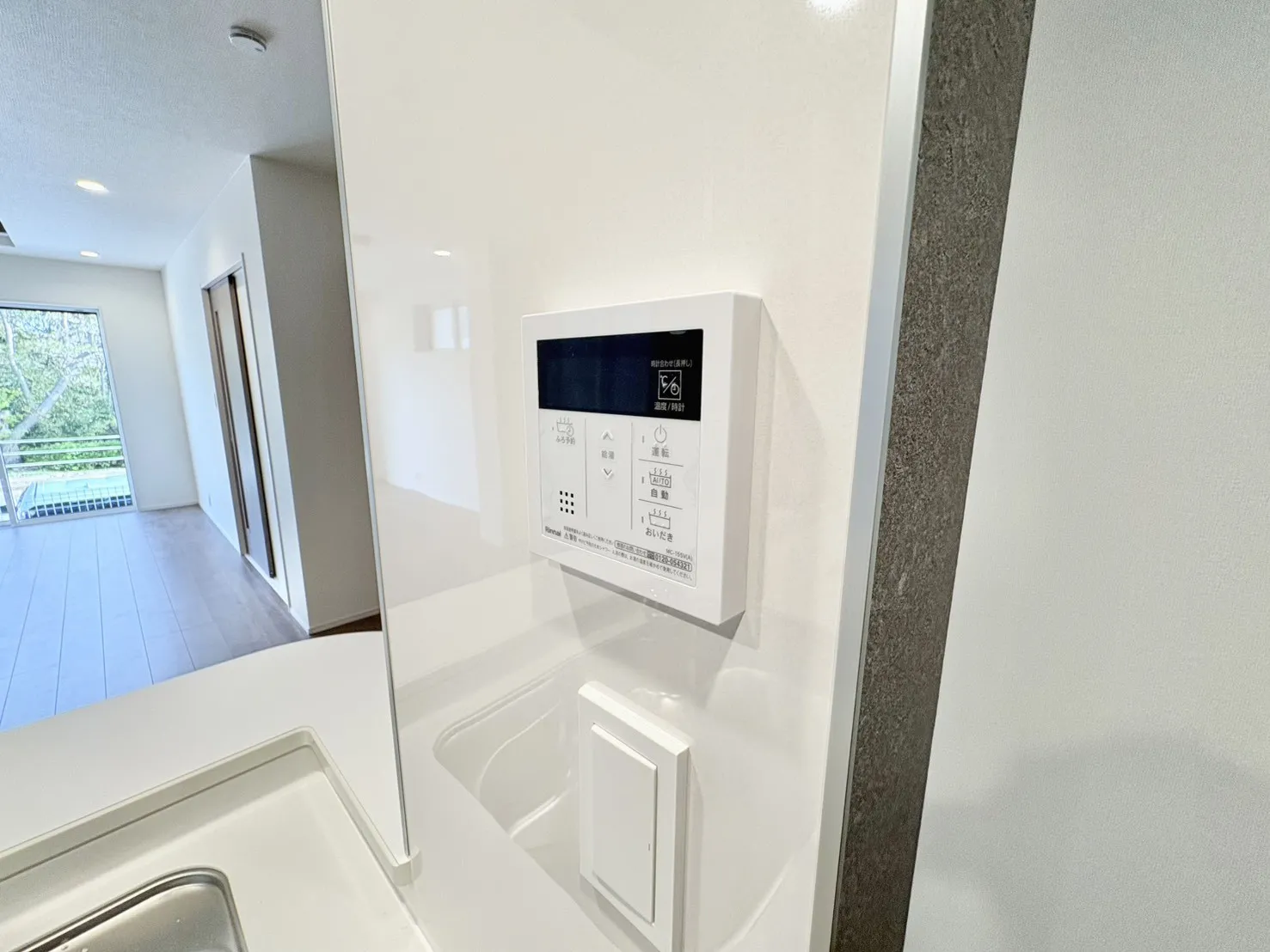 ☆1号棟　キッチン横給湯器操作パネル☆