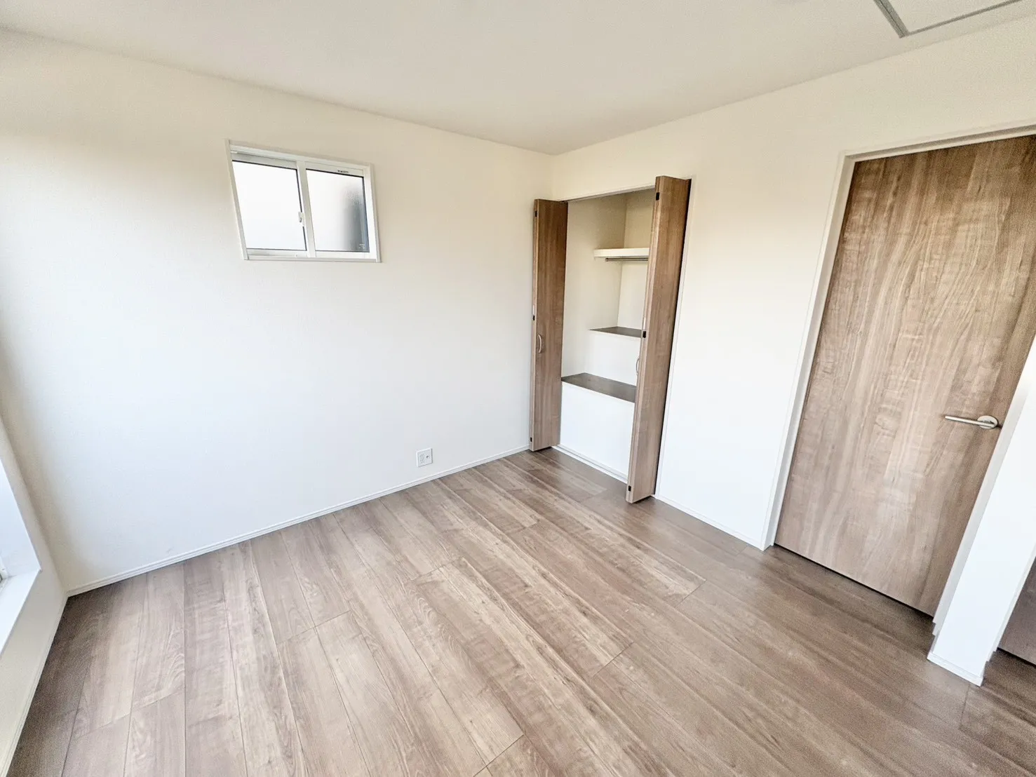 ☆1号棟　西側5.2畳洋室☆