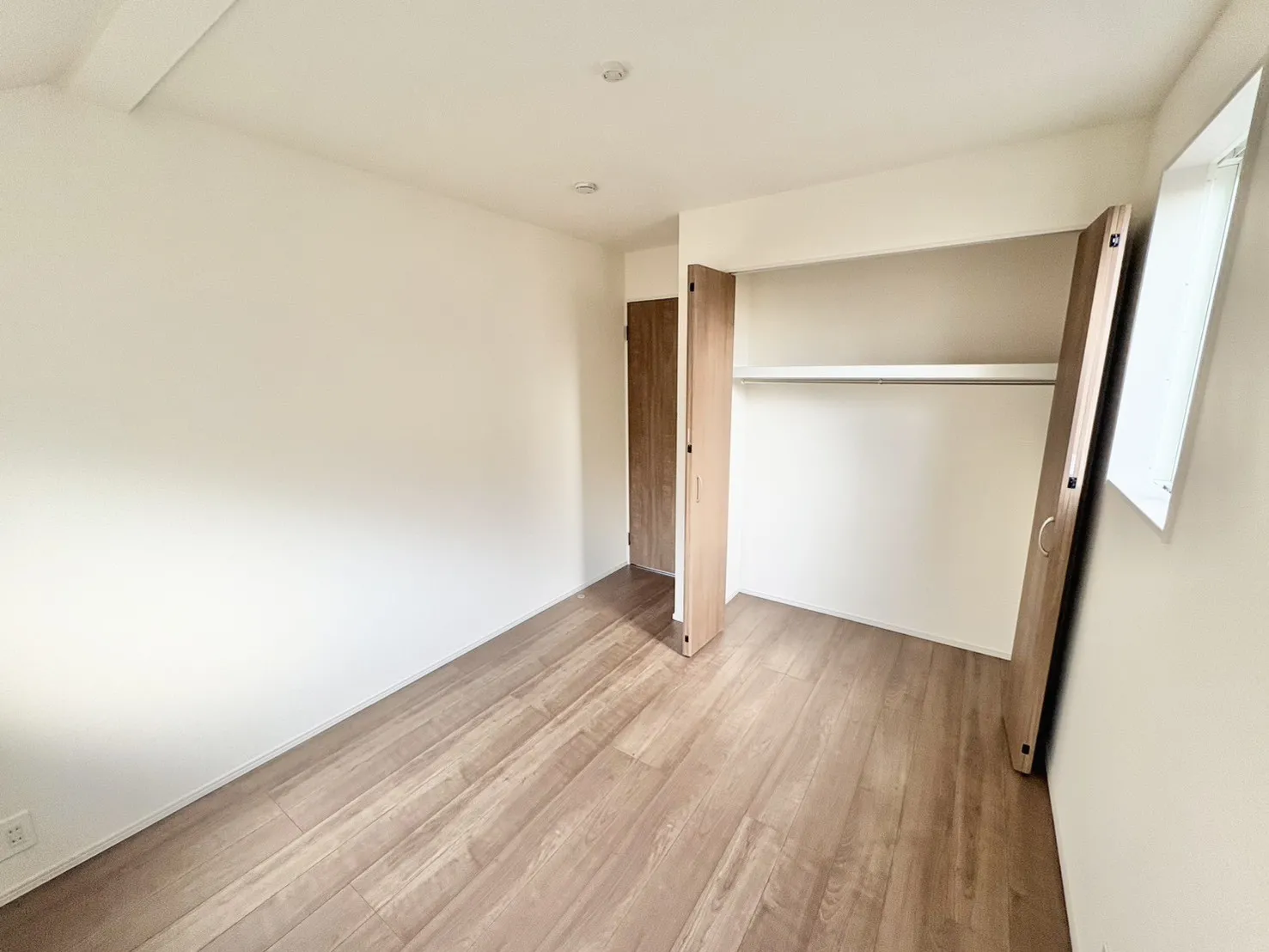 ☆1号棟　西側5畳洋室☆