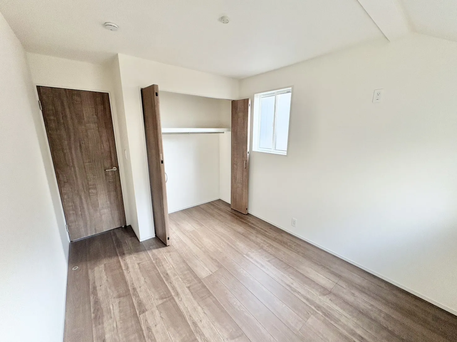 ☆1号棟　西側5畳洋室☆