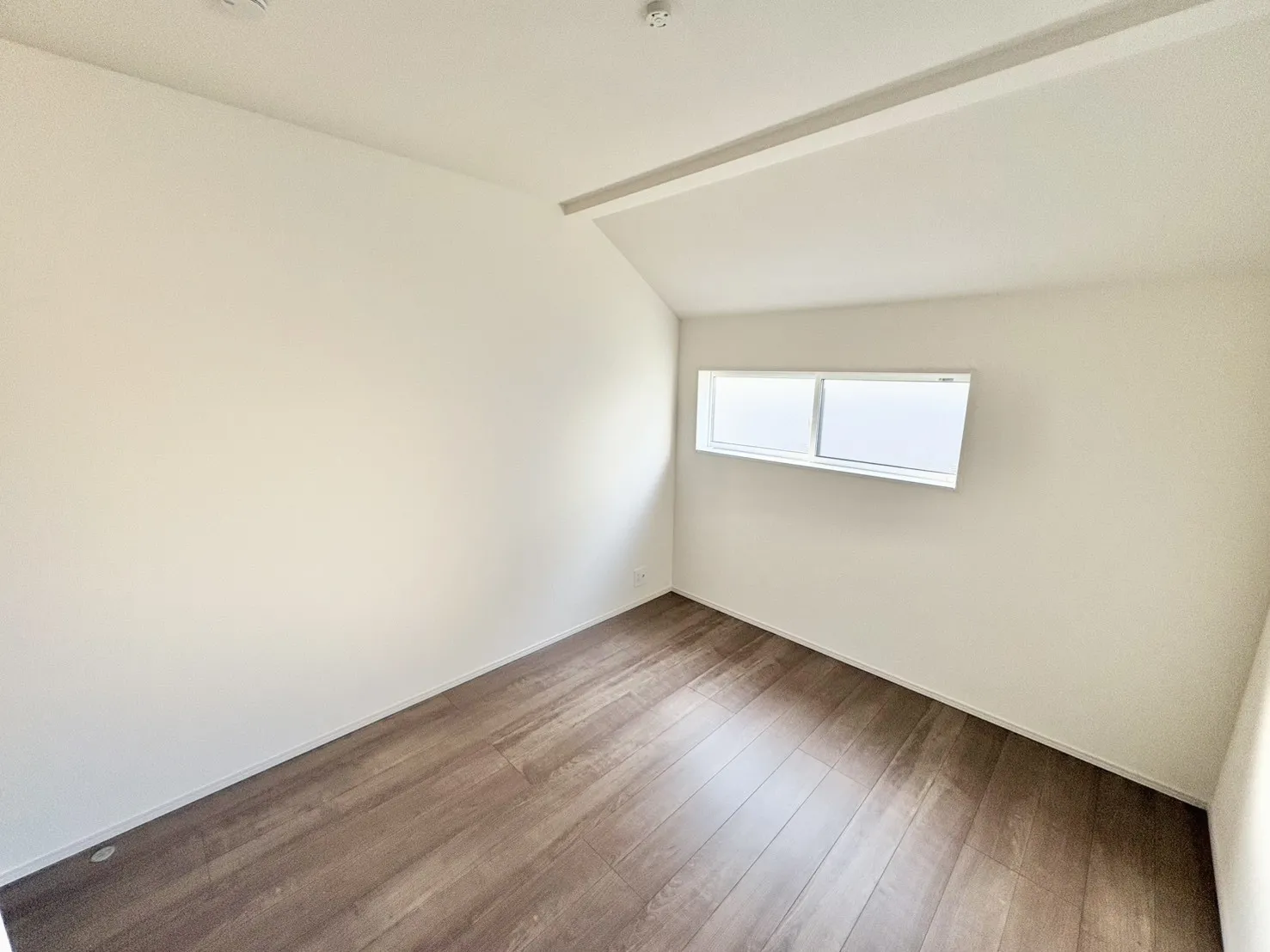 ☆1号棟　東側5畳洋室☆