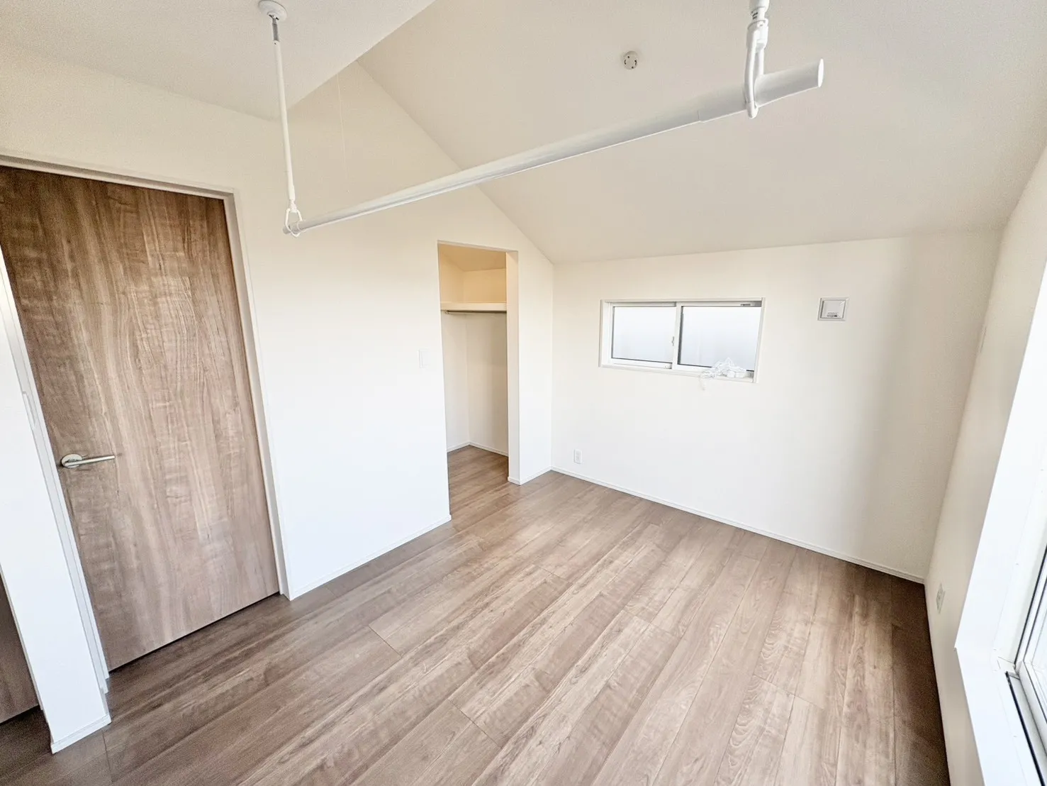 ☆1号棟　東側5.25畳洋室☆