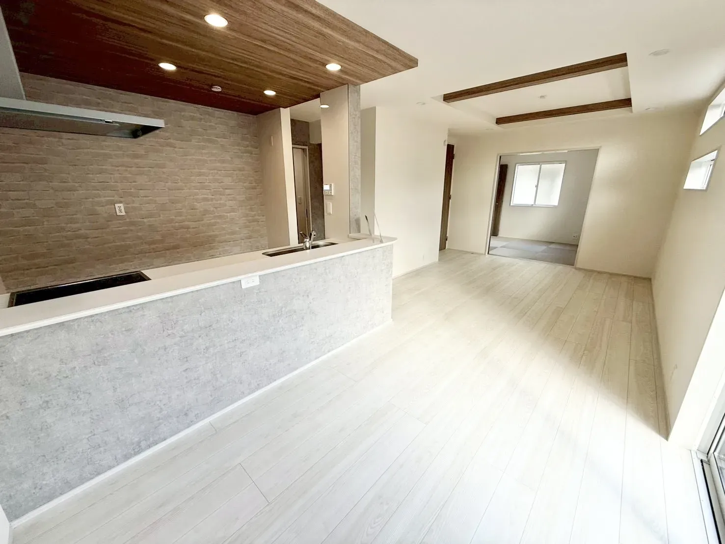 【LDK17.625帖+和室4.5帖 | 1号棟】