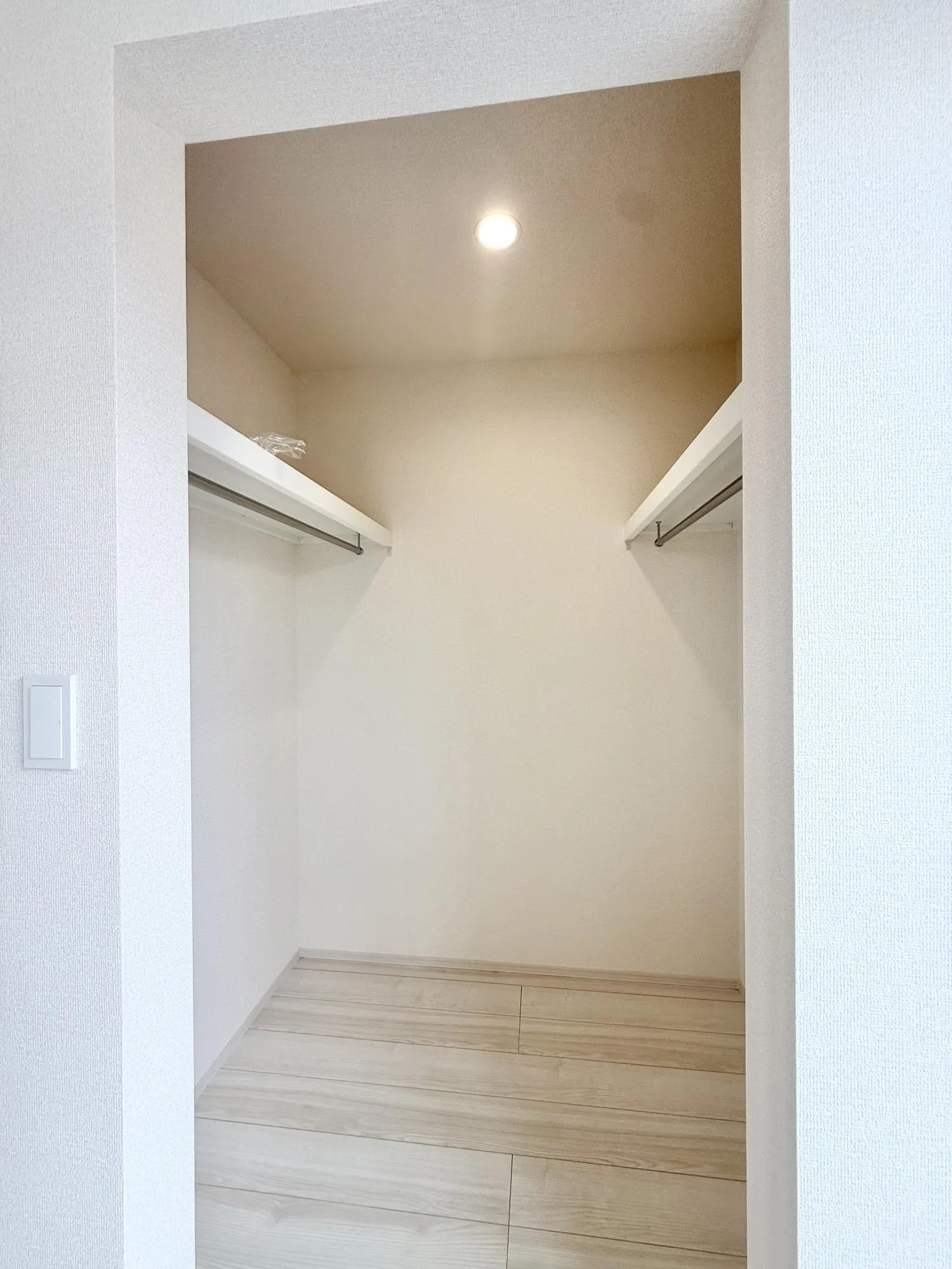 【洋室A 6.75帖+洋室B 6.75帖　WIC 】