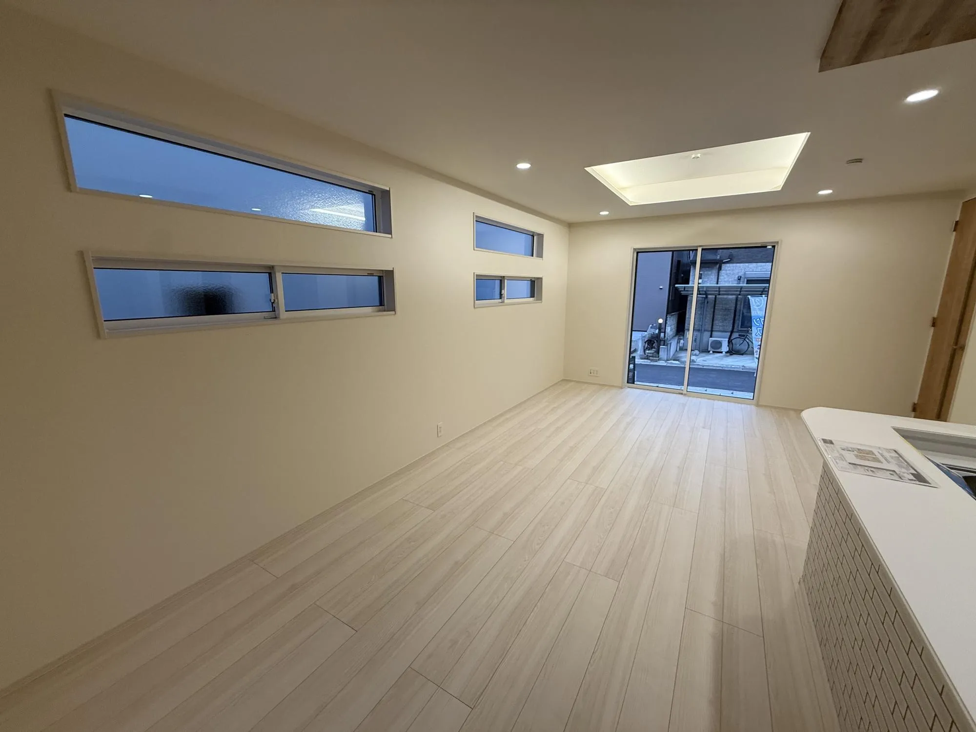 シンプルなデザインで、家具も合わせやすく、色んな模様替えも楽しめます。