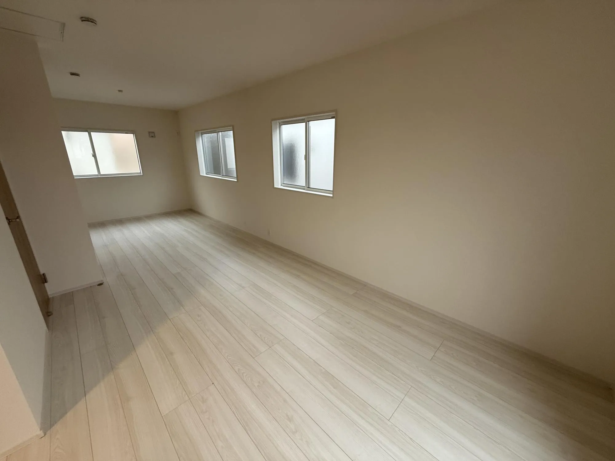 空間を最大限活用する事が出来ます。季節外の物を収納したりと多目的にご利用いただけます。