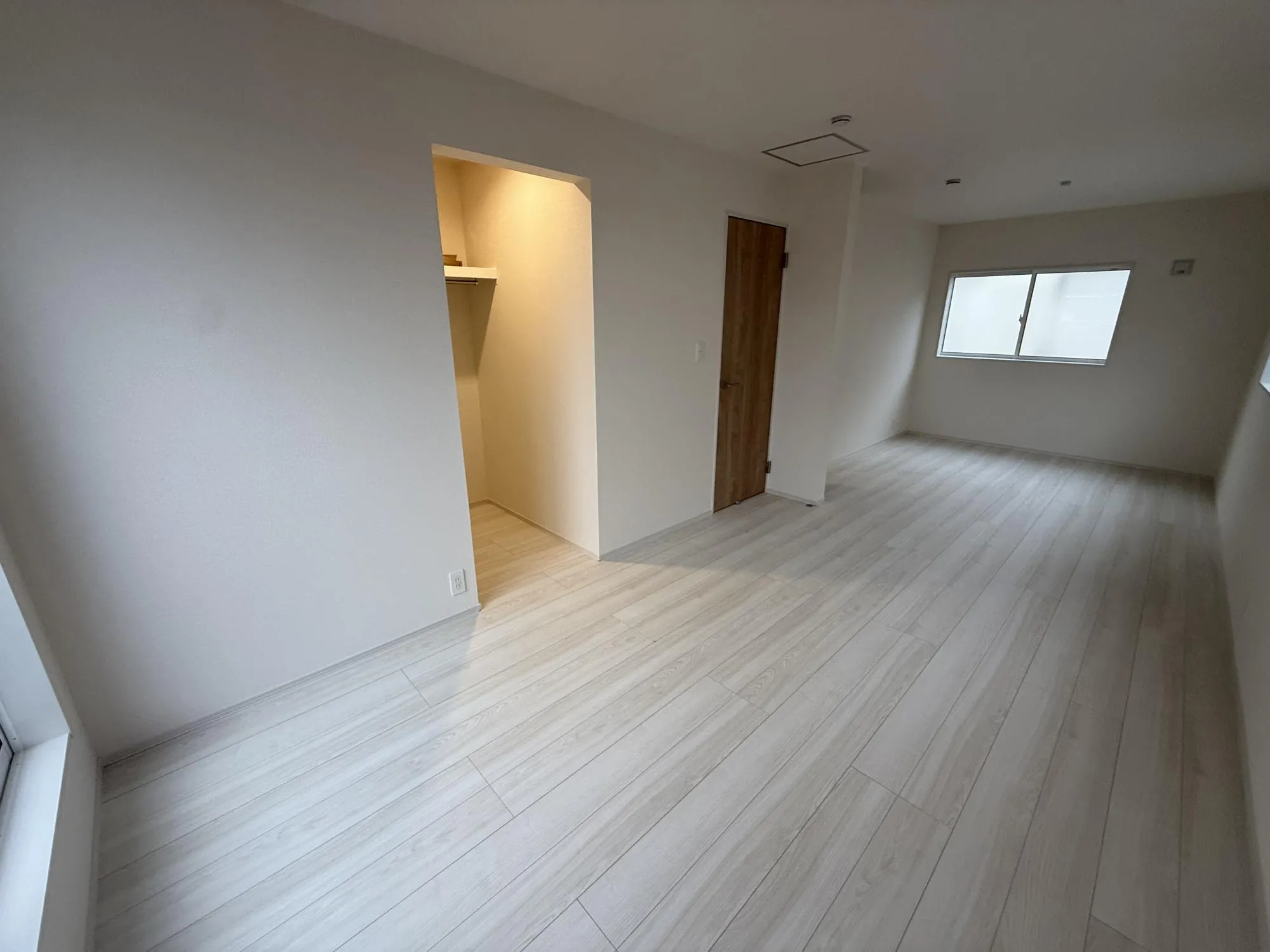 空間を最大限活用する事が出来ます。季節外の物を収納したりと多目的にご利用いただけます。