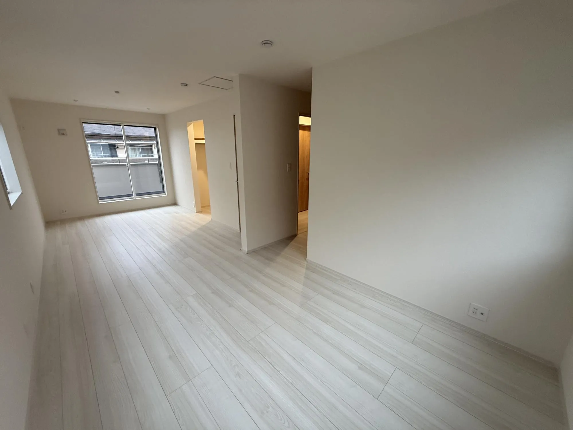 各部屋収納に加え多数収納があるため整理整頓に役立ちます。余分な収納家具を置くことなくお部屋を有効的にお使い頂けます