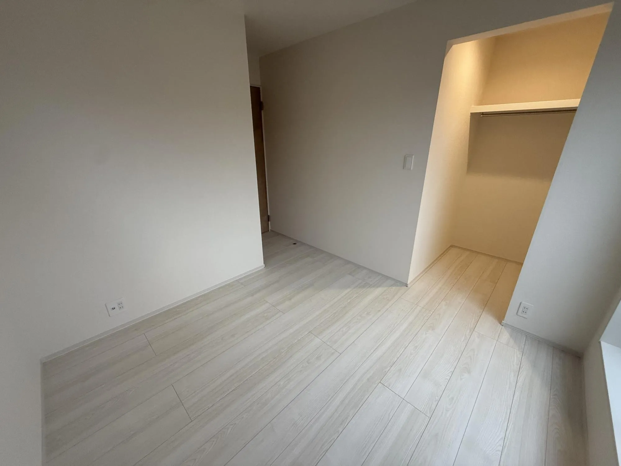 空間を最大限活用する事が出来ます。季節外の物を収納したりと多目的にご利用いただけます。