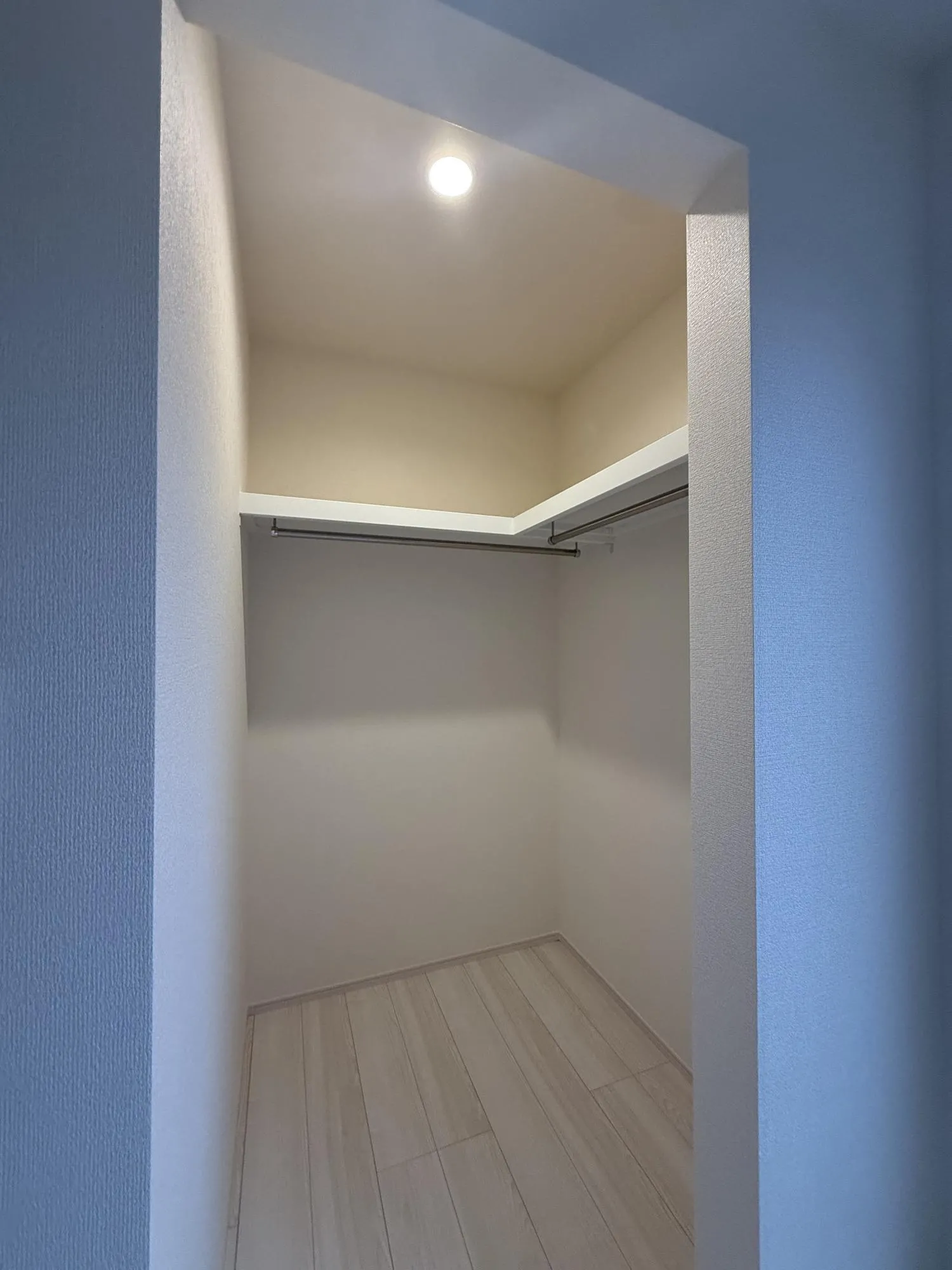 大容量のウォークインクローゼット!!お洒落ママさんの沢山の洋服もこれで安心!