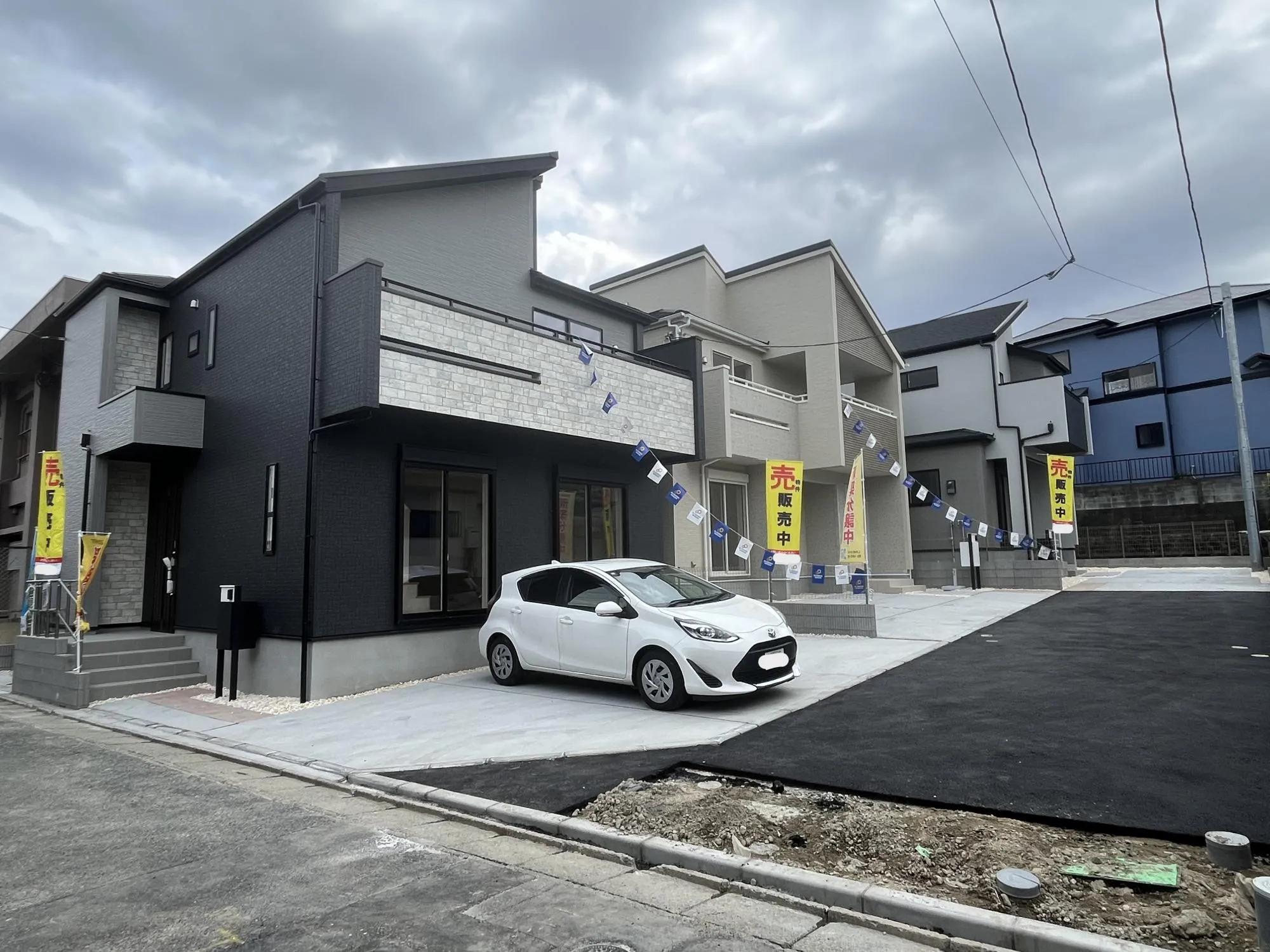 外観　左から1号棟・2号棟・3号棟
前面道路:西4.0m 公道