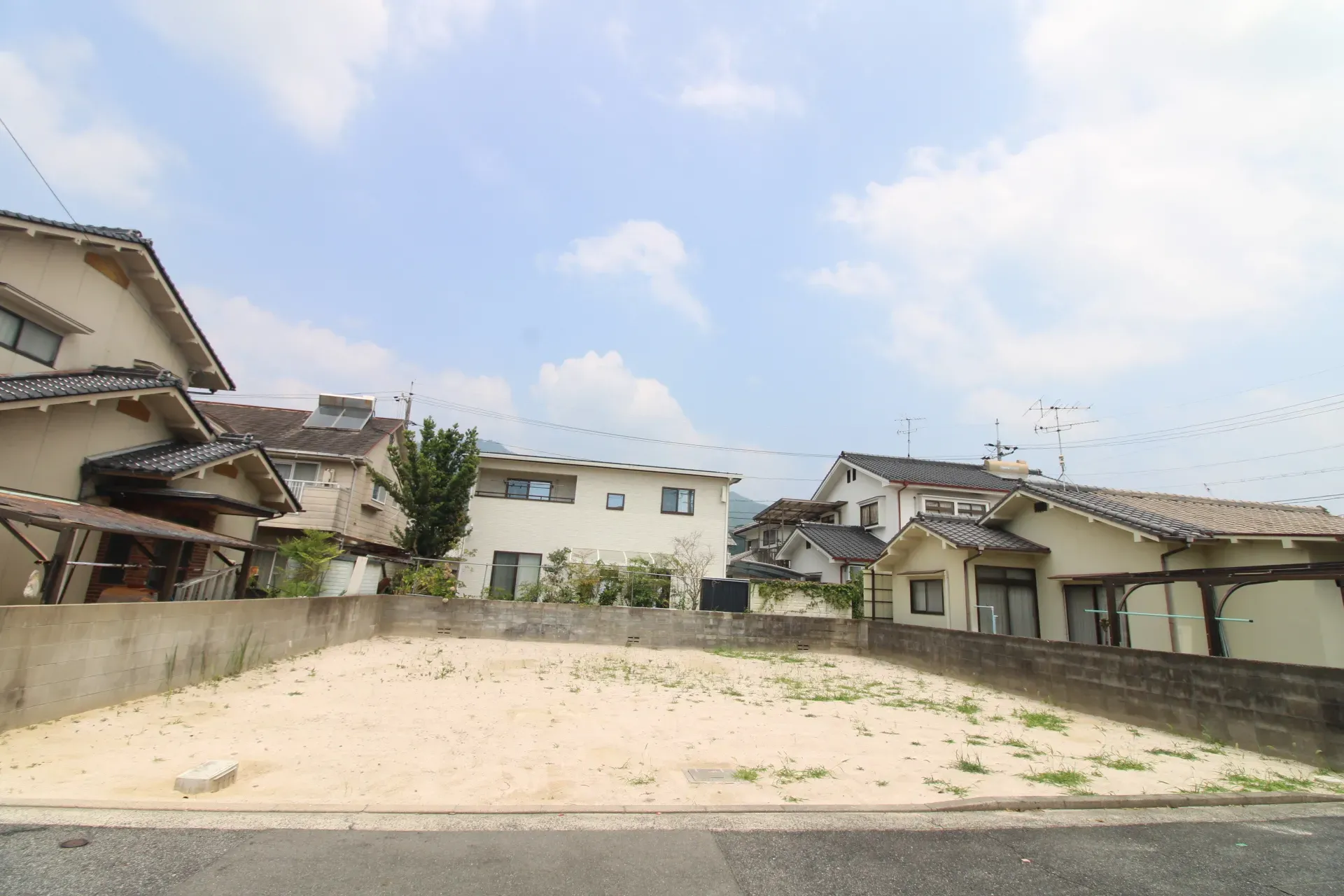 前面道路から見た宅地