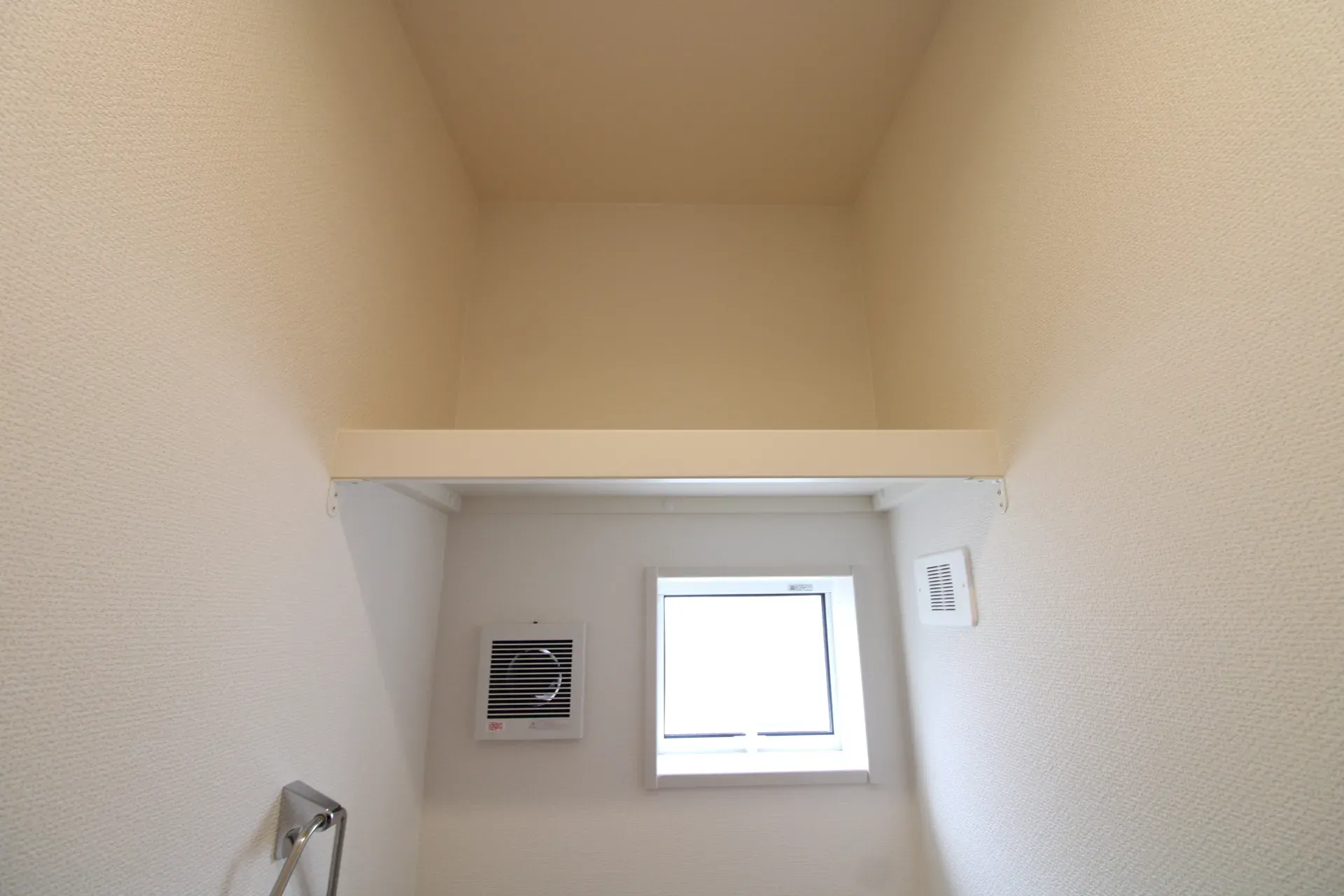 トイレットペーパーなどの収納に便利です!