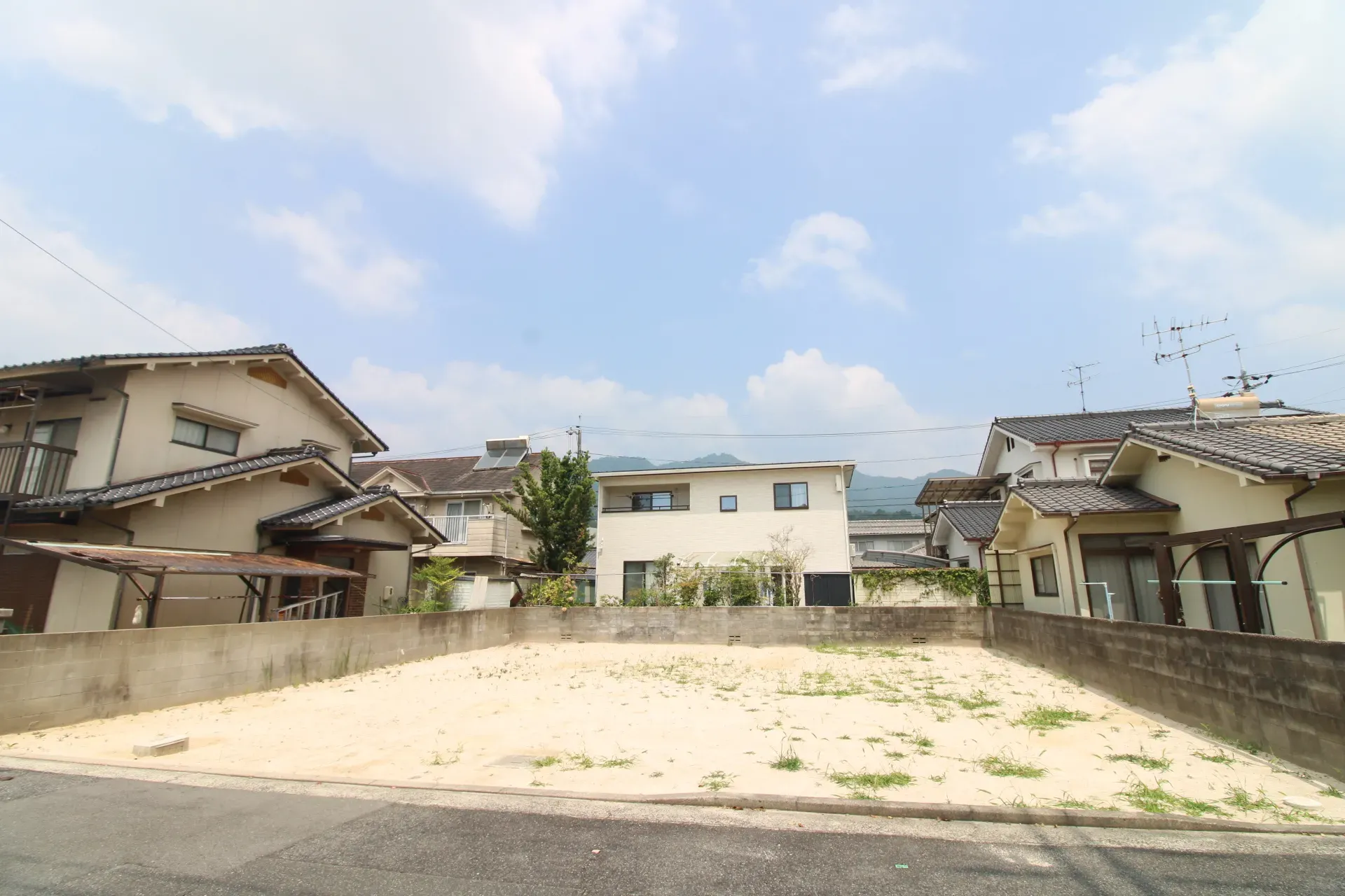前面道路から見た宅地