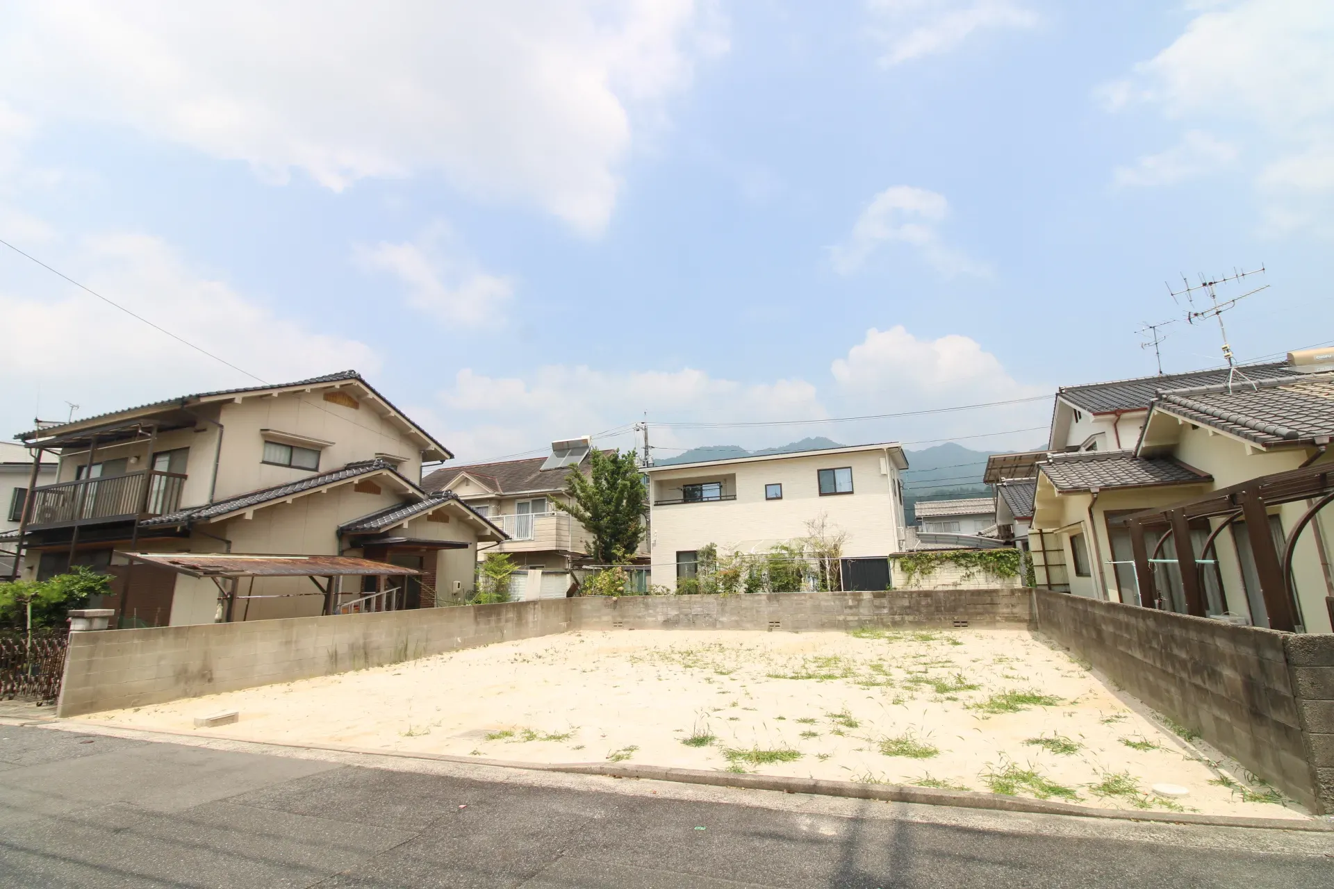 前面道路から見た宅地