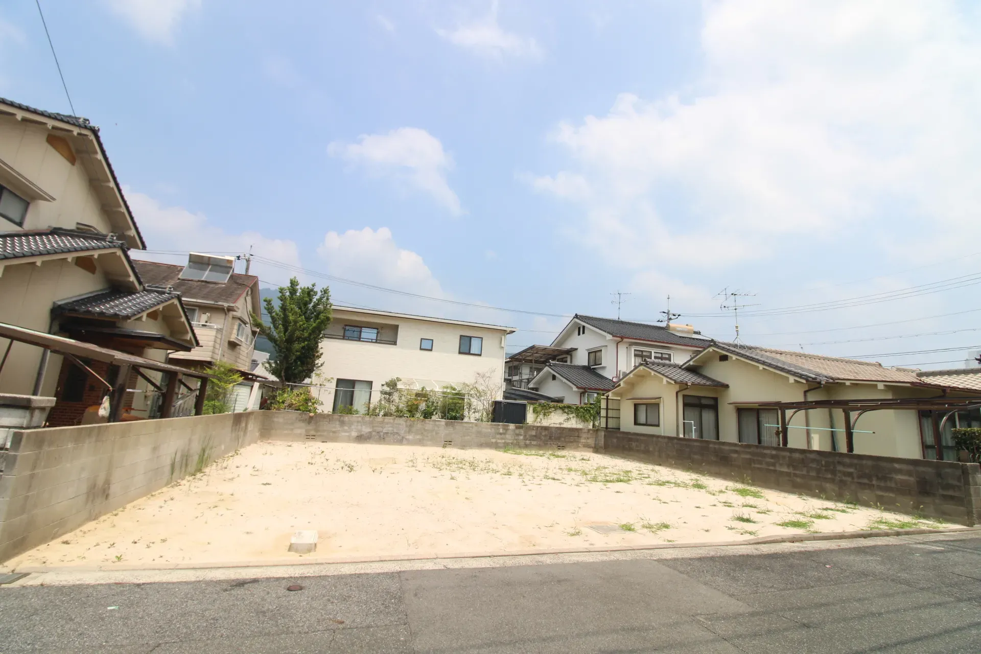 前面道路から見た宅地