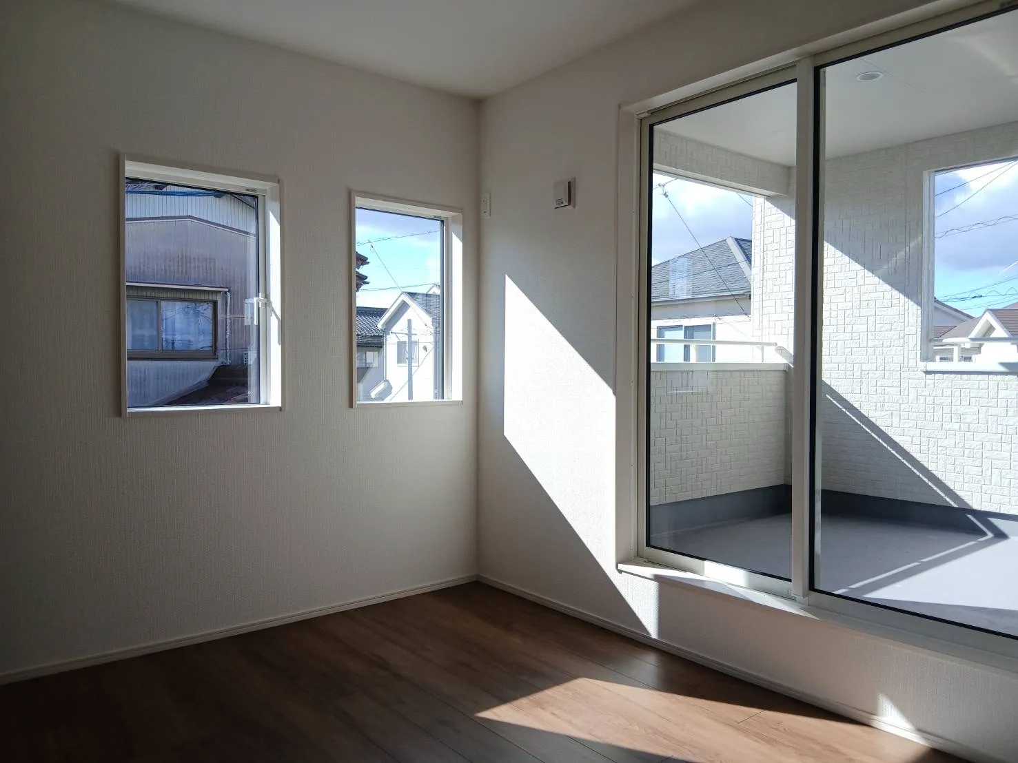 【6.0帖洋室】落ち着いた広さを確保した6.0帖洋室。プライベートな時間を大切にしながら、快適に過ごせる居室空間です。