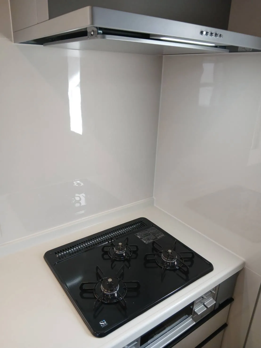 【3口ガスコンロ】主菜+副菜+汁物を同時に作れるので、献立の幅が広がり、忙しい平日ごはんが一気にラクに。