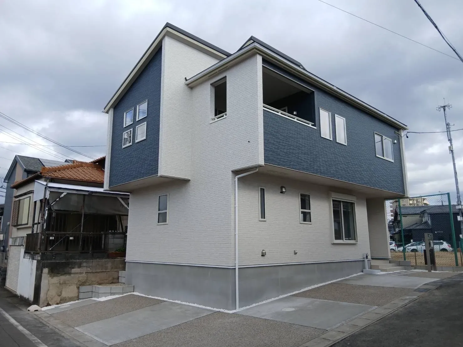 【外観写真】名鉄犬山線「江南」駅までバス6分バス停「古知野高校前」まで徒歩5分。飲食店や商業施設が周辺に揃ううれしい立地♪