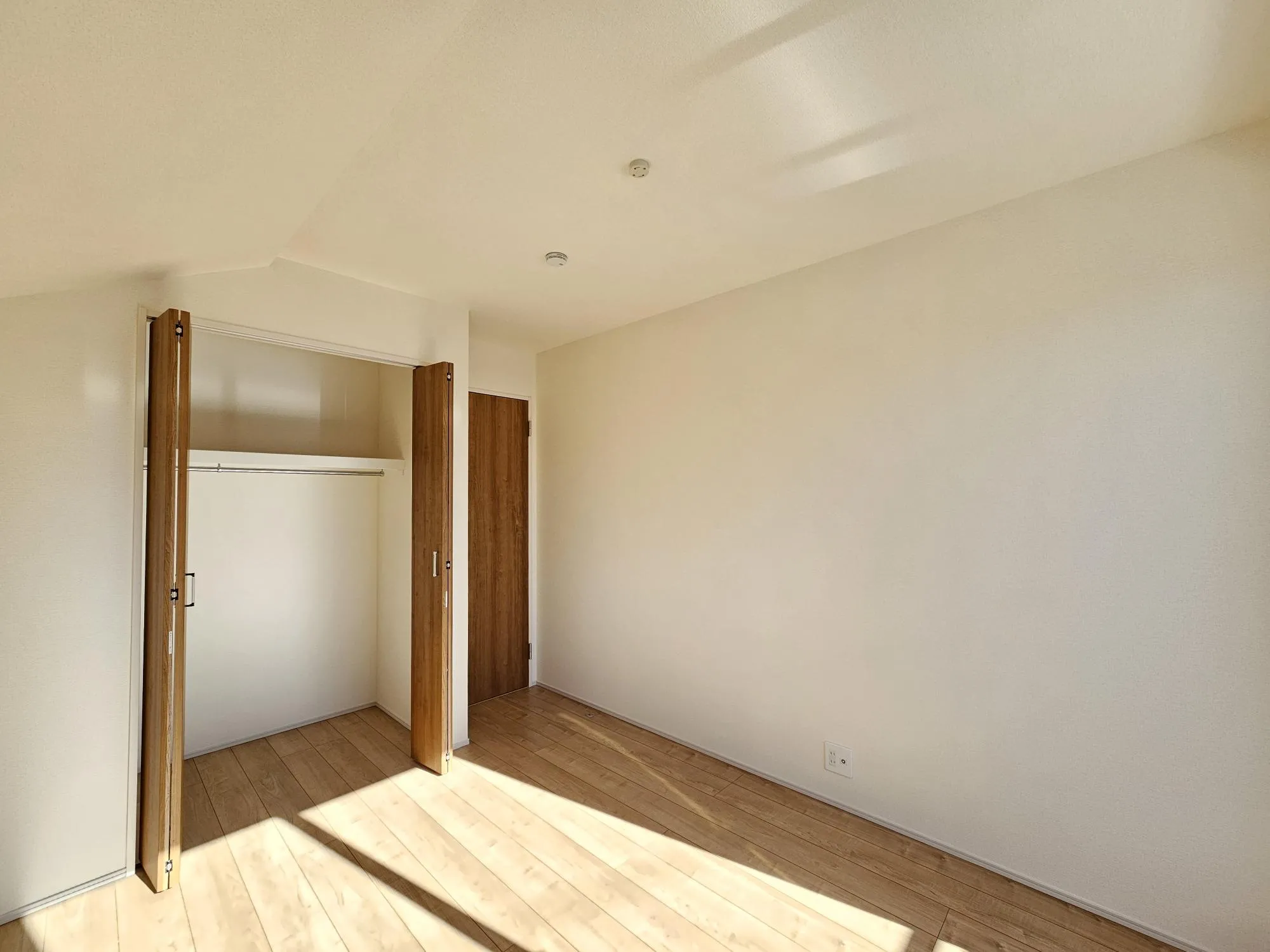 6号棟　洋室(5.25帖)