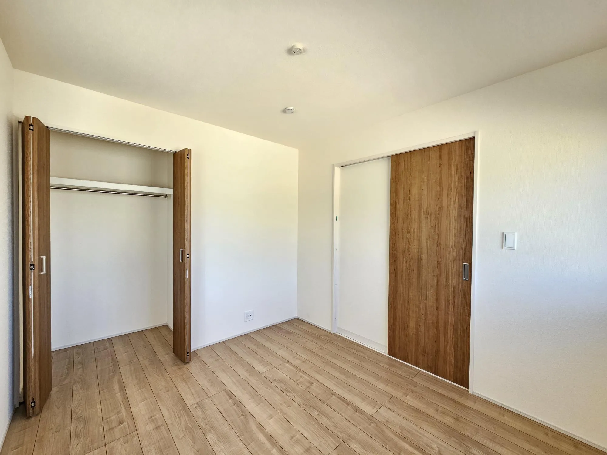 6号棟　洋室(5.25帖)