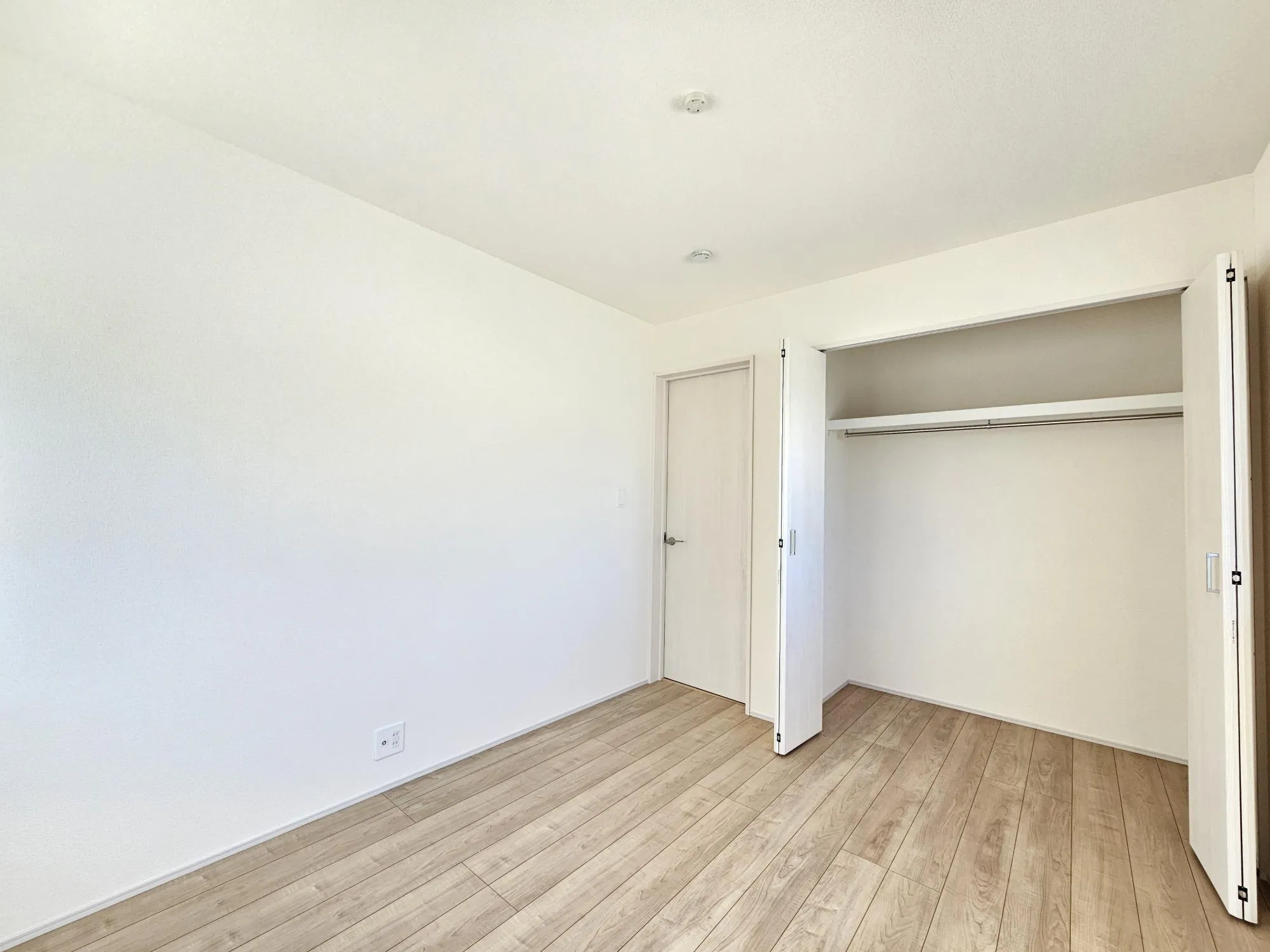 7号棟　北側洋室(5.25帖)