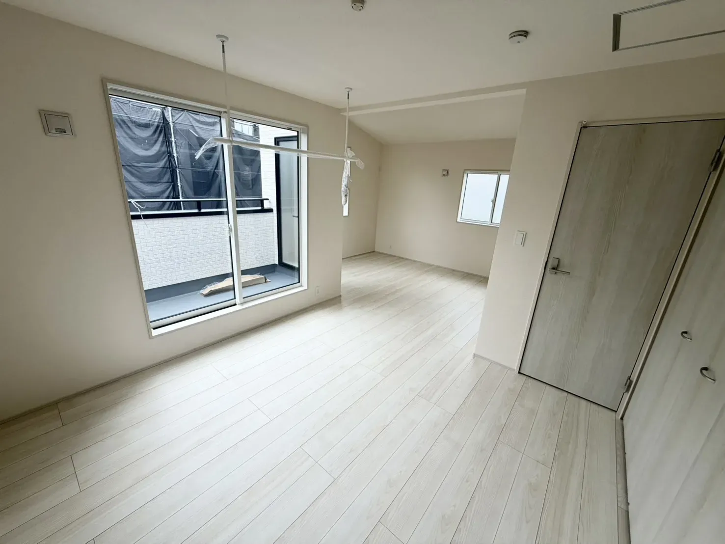 【1号棟】将来のライフスタイルに合わせて2部屋にできる可変型洋室