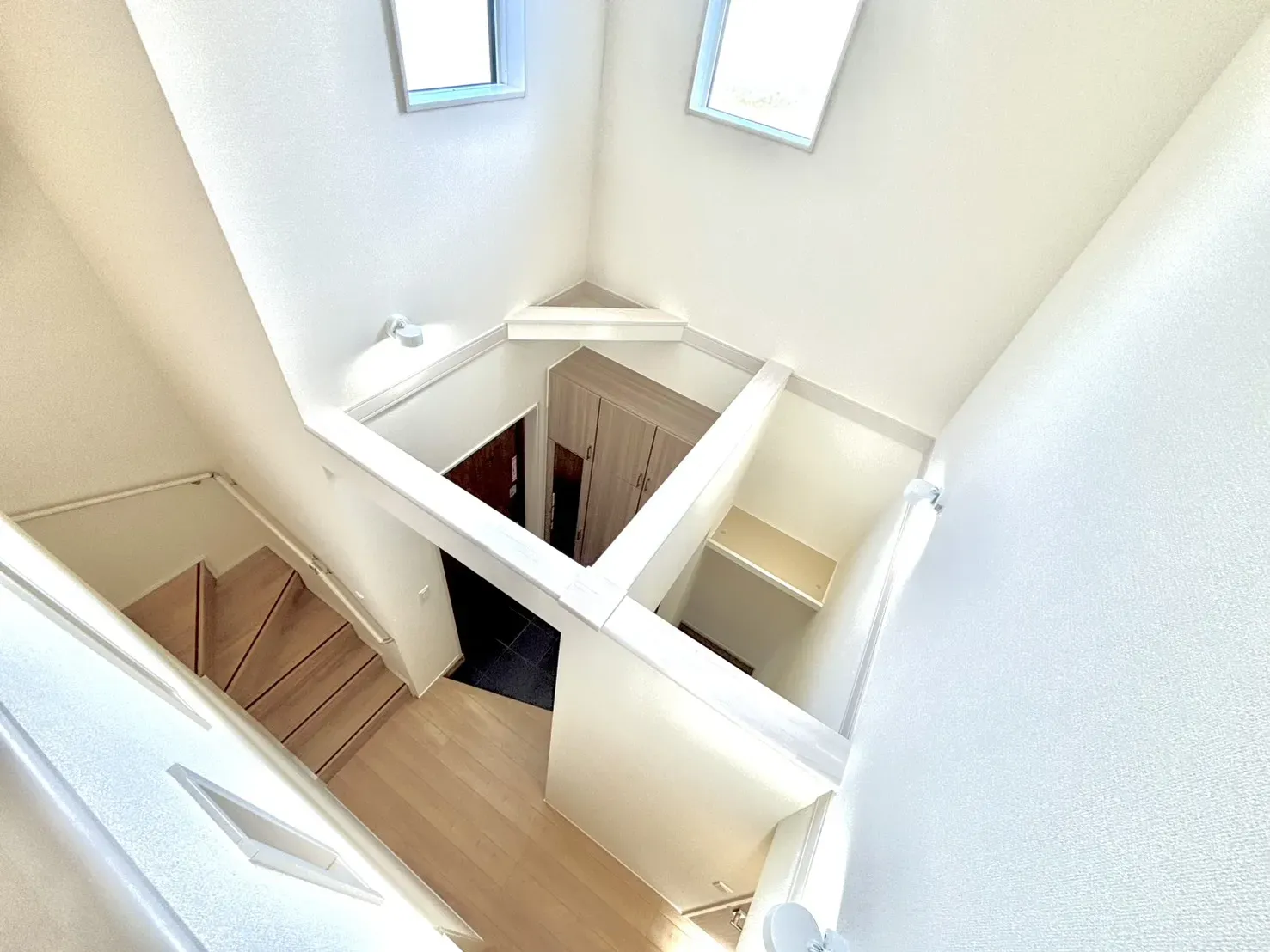 ②号棟玄関吹き抜け