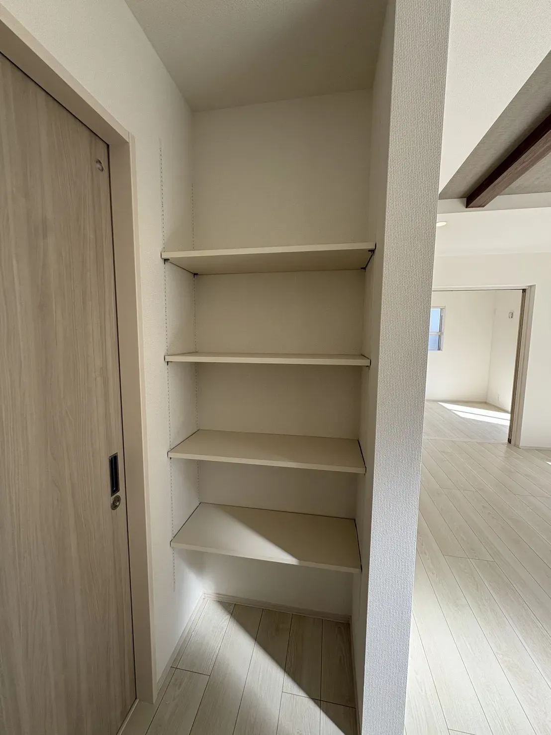 3月1日　キッチン横可動棚