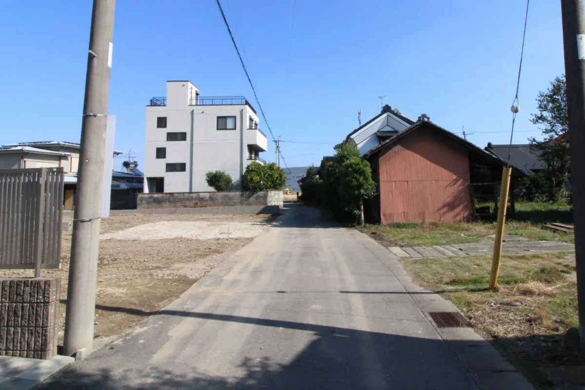 11月14日撮影　前面道路